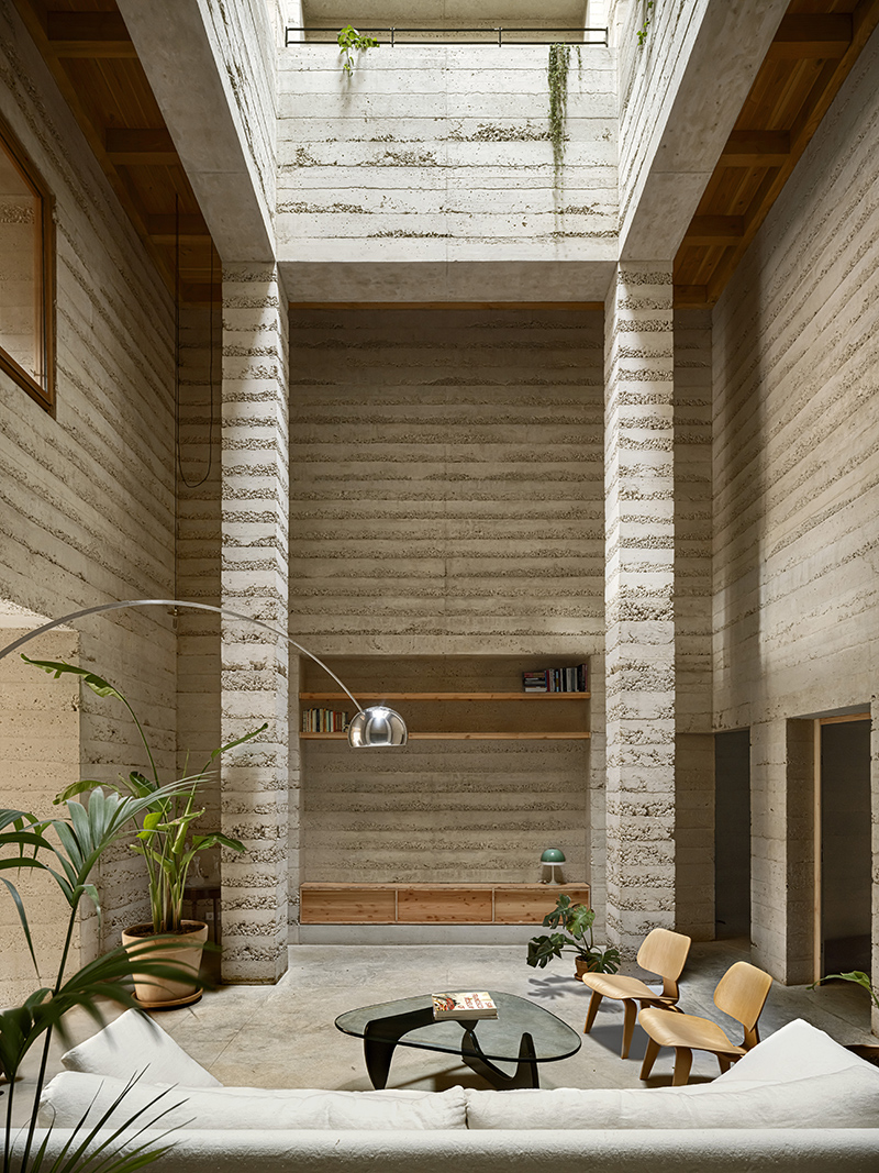 House 1736 by HARQUITECTES in Barcelona, photographed by Adrià Goula