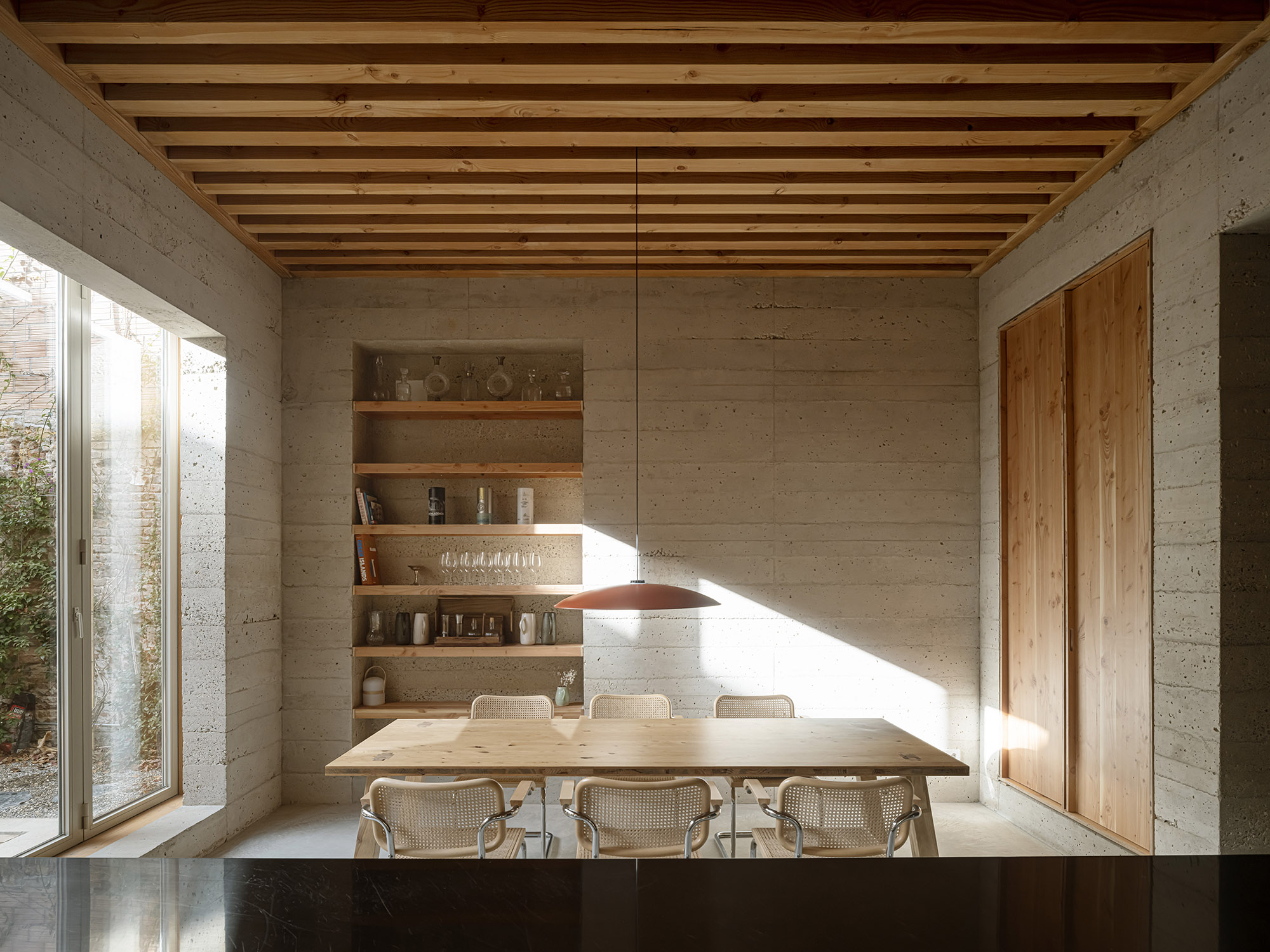 House 1736 by HARQUITECTES in Barcelona, photographed by Adrià Goula