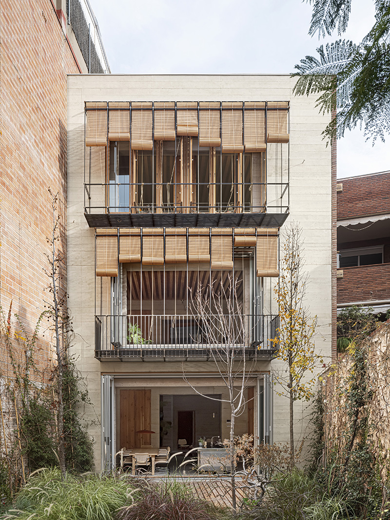 House 1736 by HARQUITECTES in Barcelona, photographed by Adrià Goula