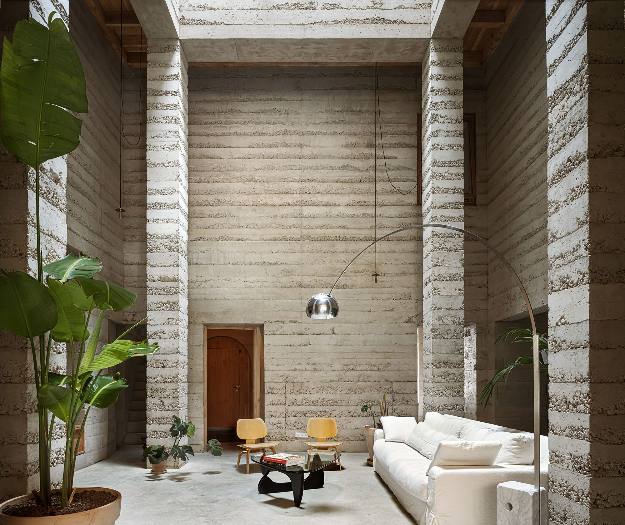 House 1736 by HARQUITECTES in Barcelona, photographed by Adrià Goula