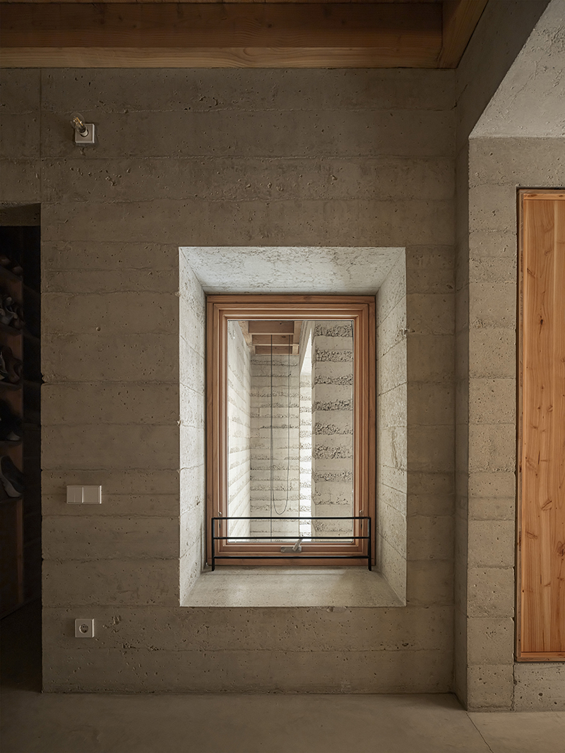 House 1736 by HARQUITECTES