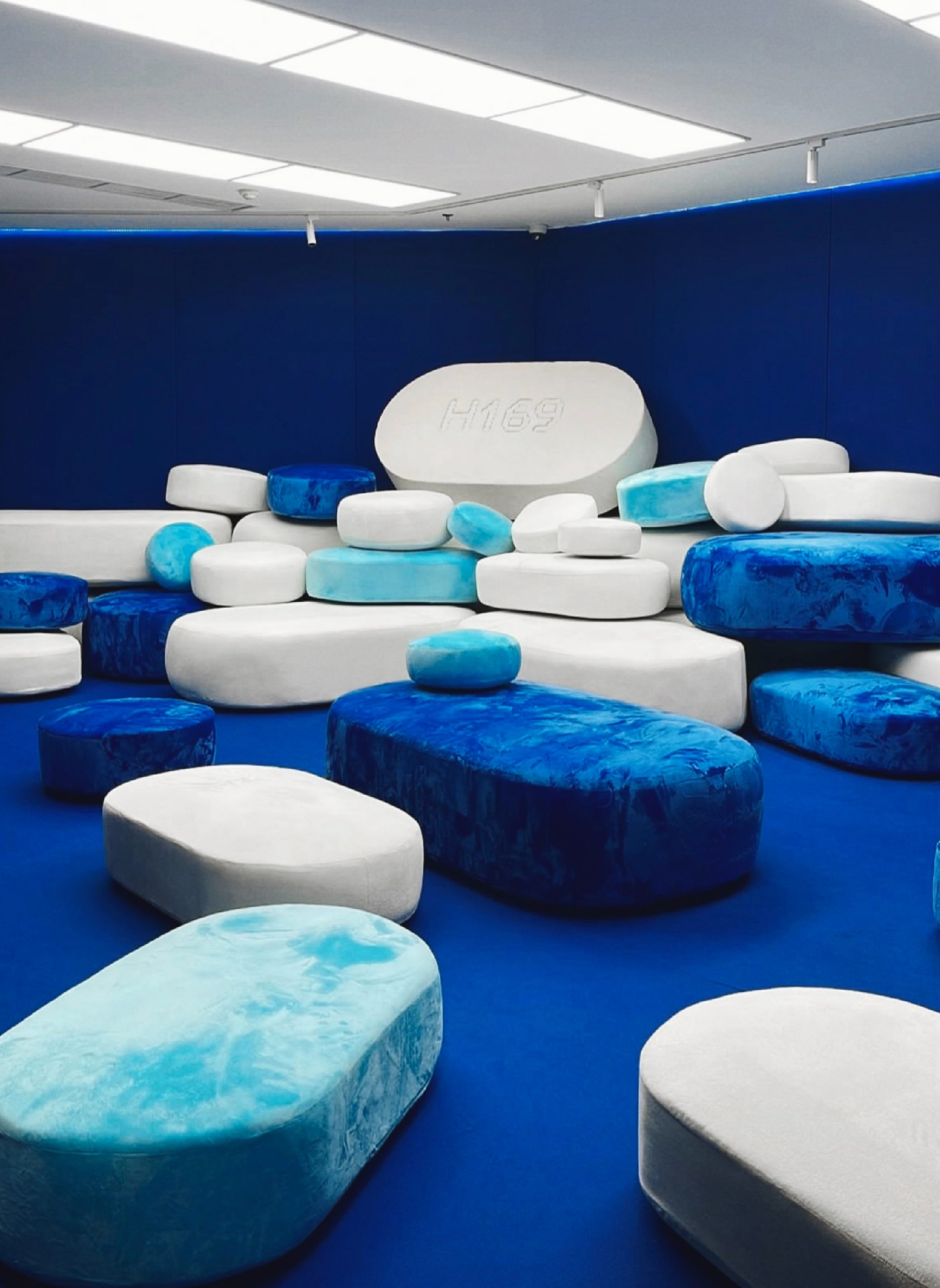 PiLLOW exhibition by HOMMES.HOM.