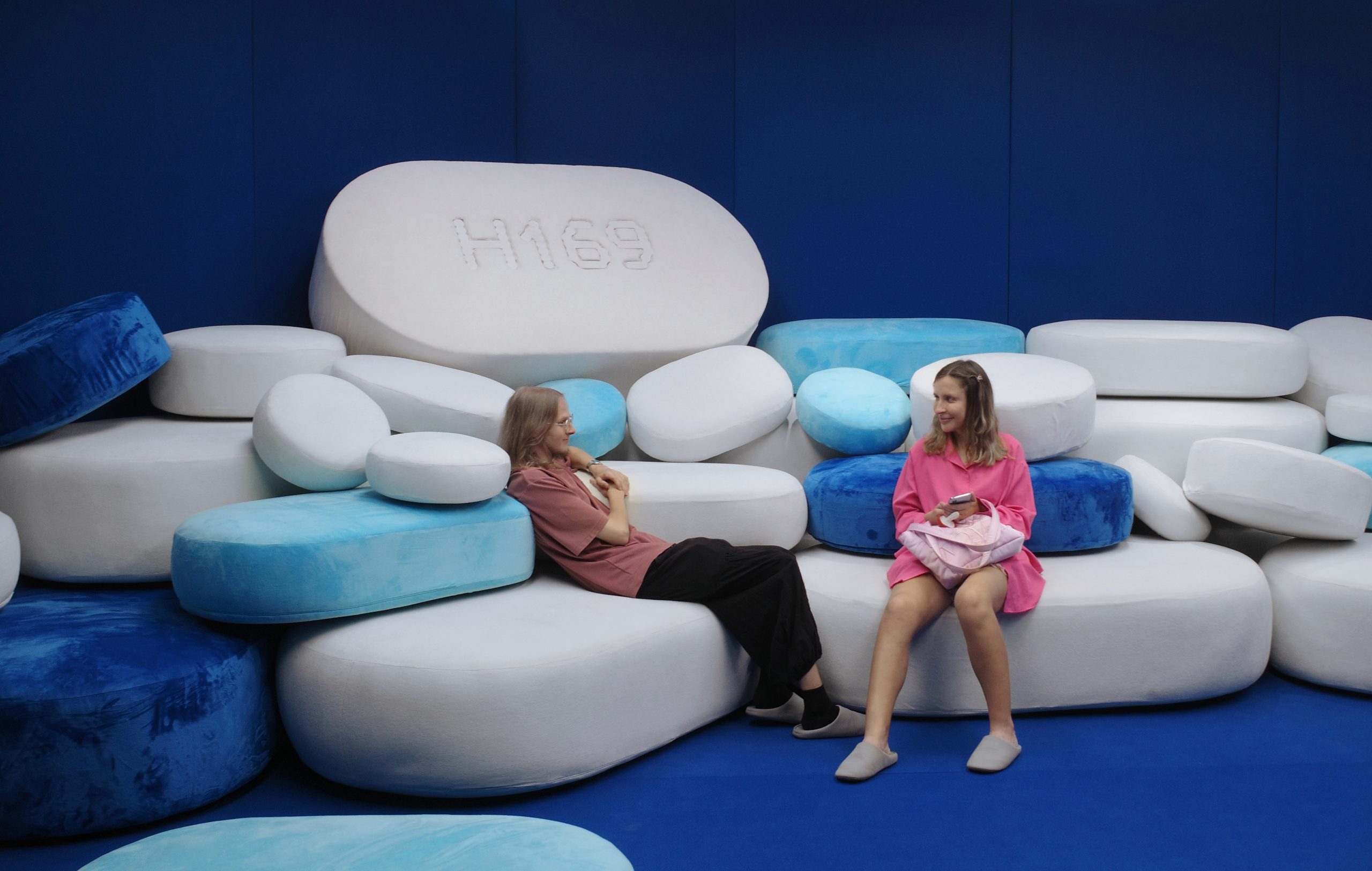 PiLLOW exhibition by HOMMES.HOM.
