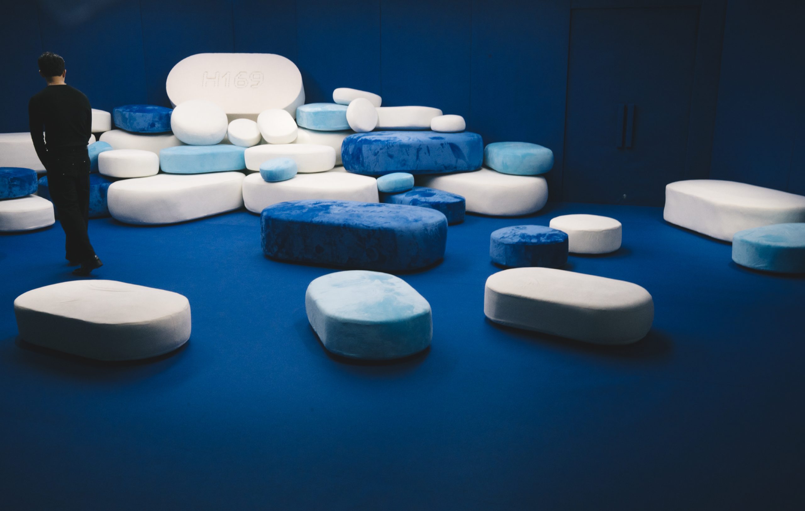 H169 central pill-shaped form in PiLLOW by HOMMES.HOM.