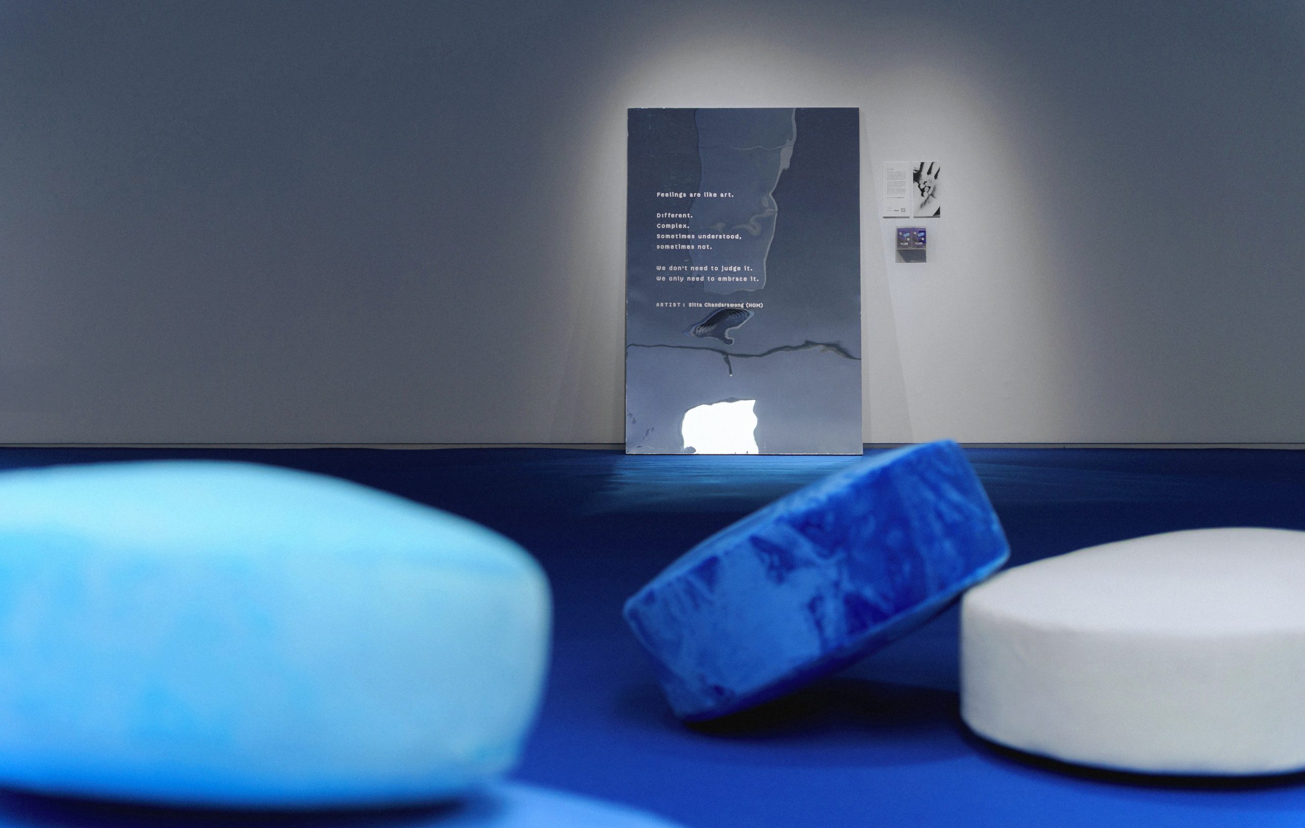 Textured cushions in the PiLLOW installation by HOMMES.HOM.