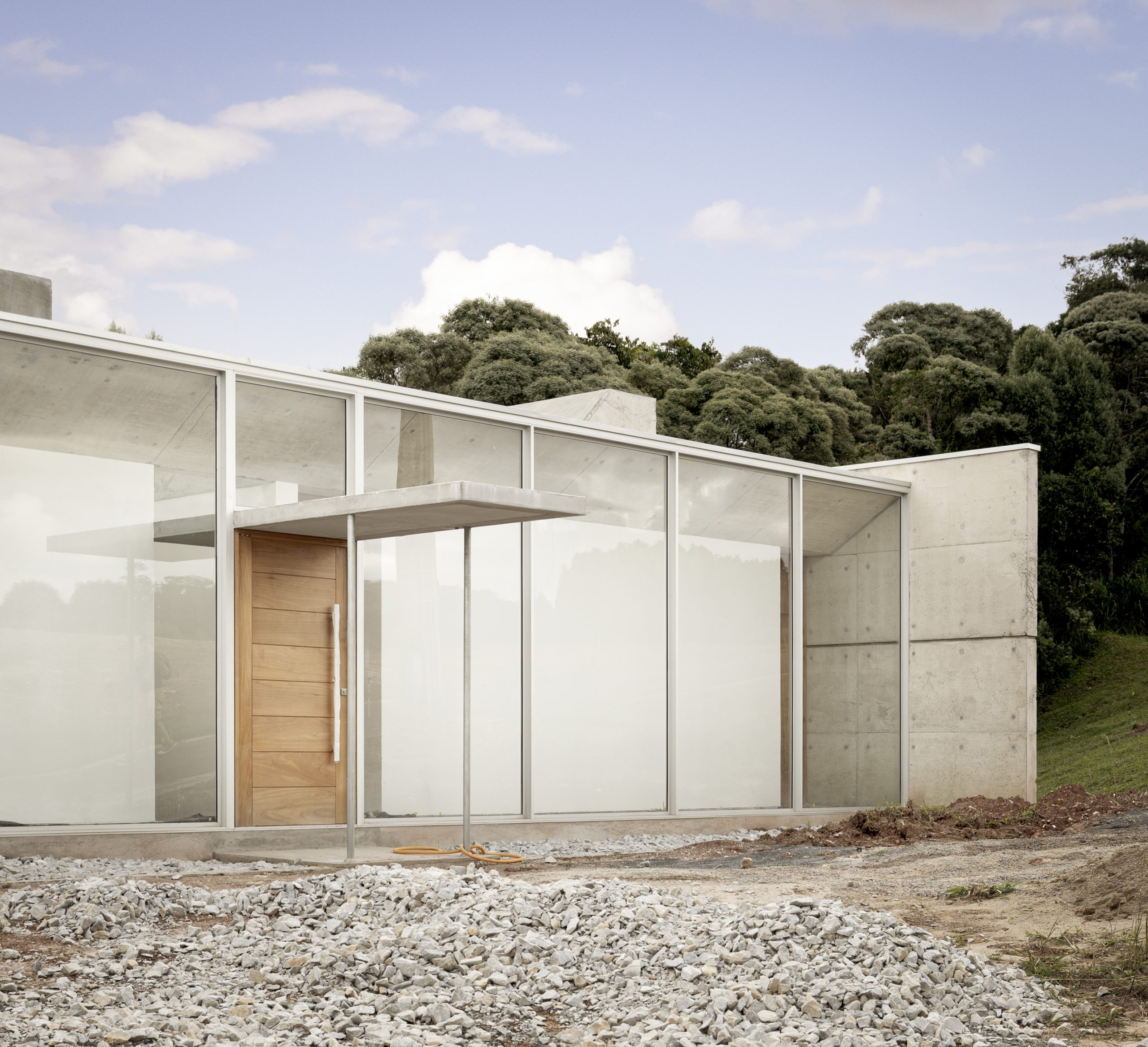 Casa Lucy in the Sky with Diamonds by YVA Arquitetura, photographed by Mahani Siqueira