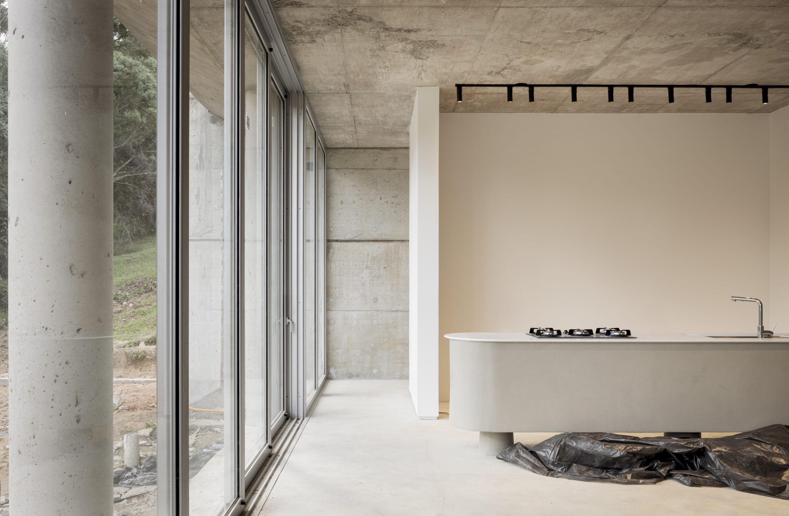 Casa Lucy in the Sky with Diamonds by YVA Arquitetura, photographed by Mahani Siqueira