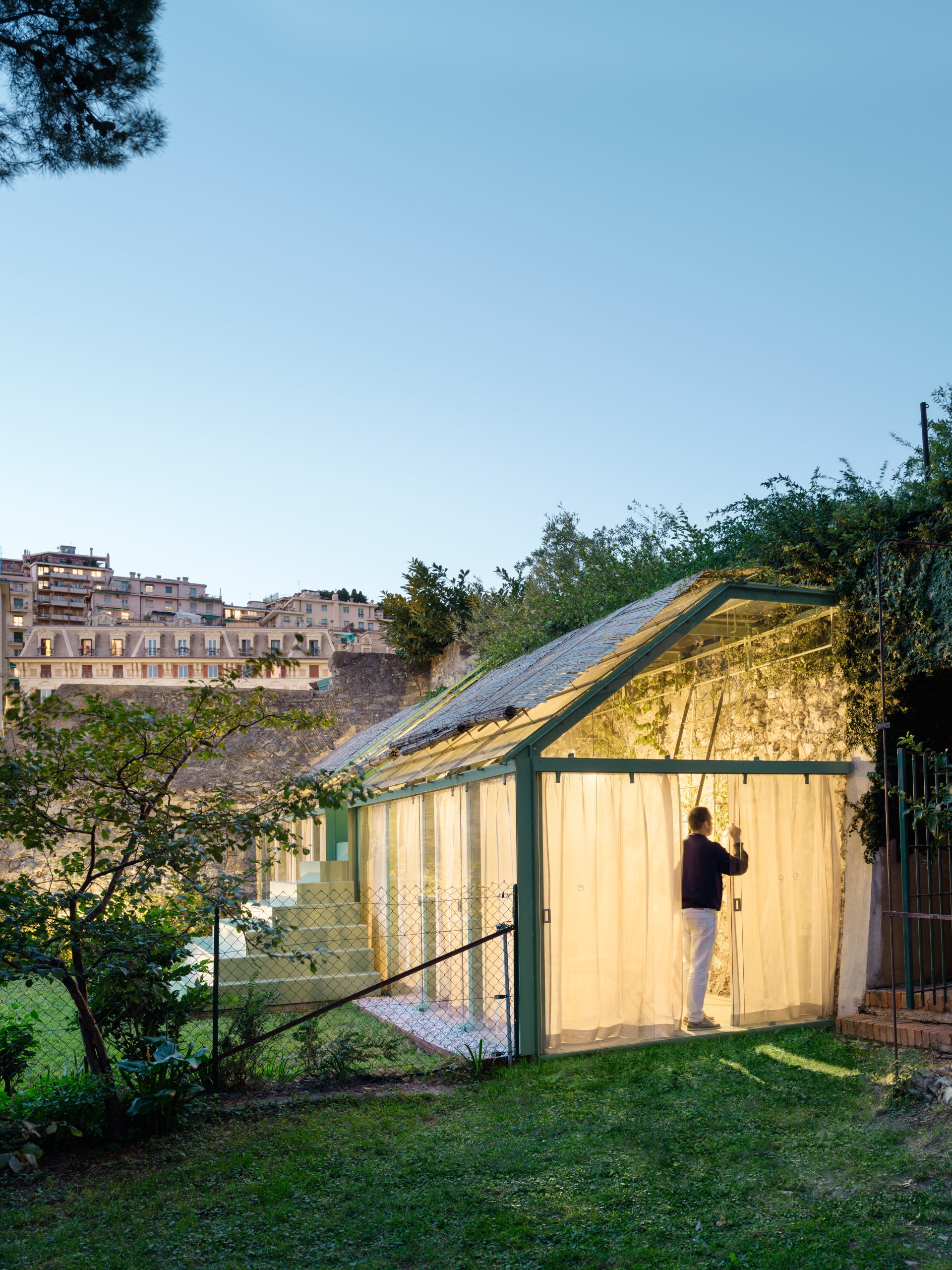 Bespoke elements and soft daylight inside the greenhouse