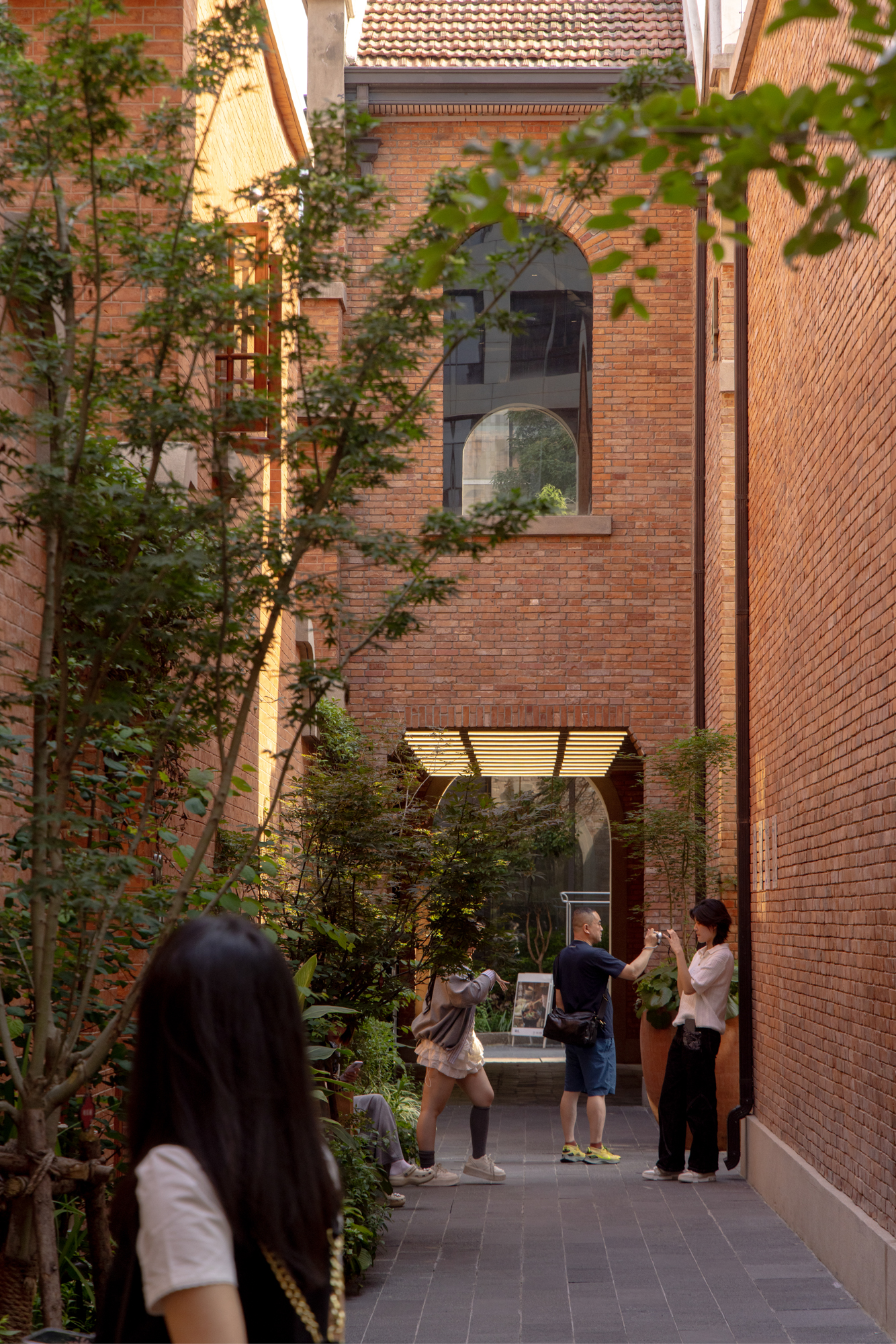 A secondary entrance leads into one of Yanqing Li's historic alleys