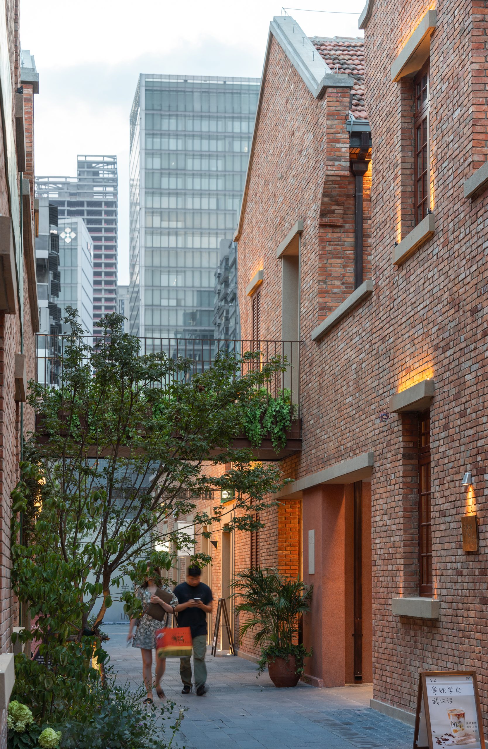 The primary alley forms part of a continuous public route