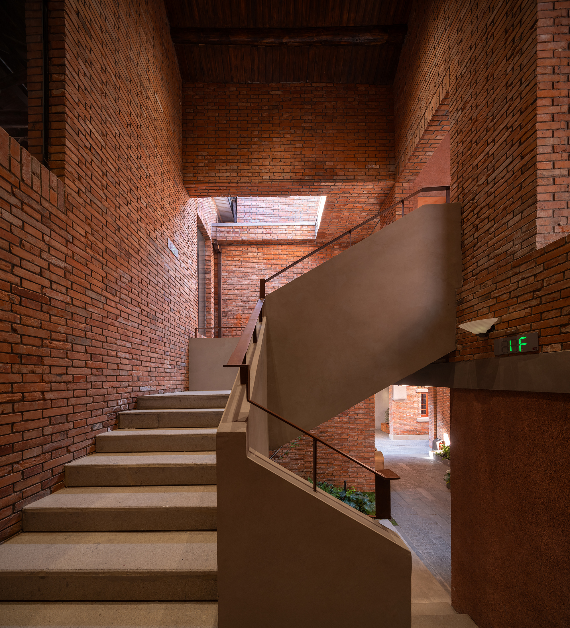 An open staircase connects the alleys with upper-level walkways