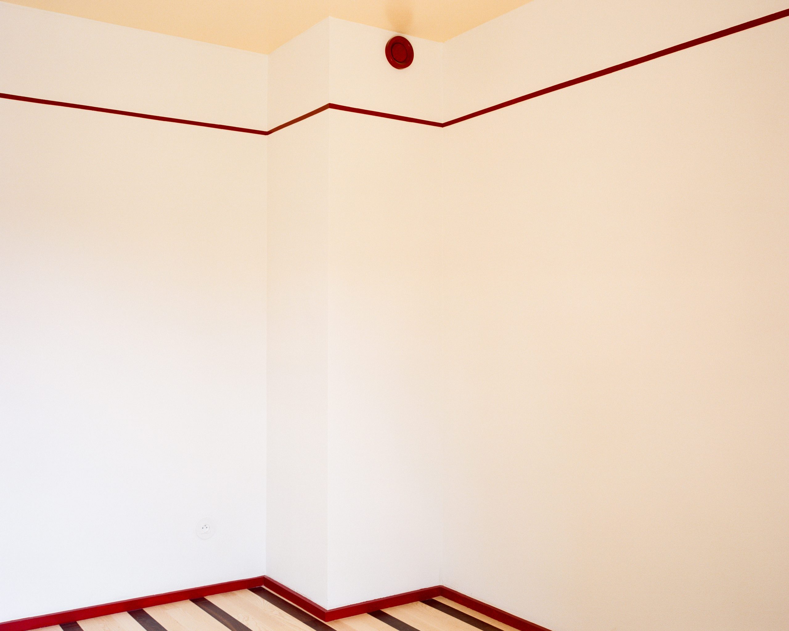 Bedroom interior with active floor and ceiling surfaces at Fabron