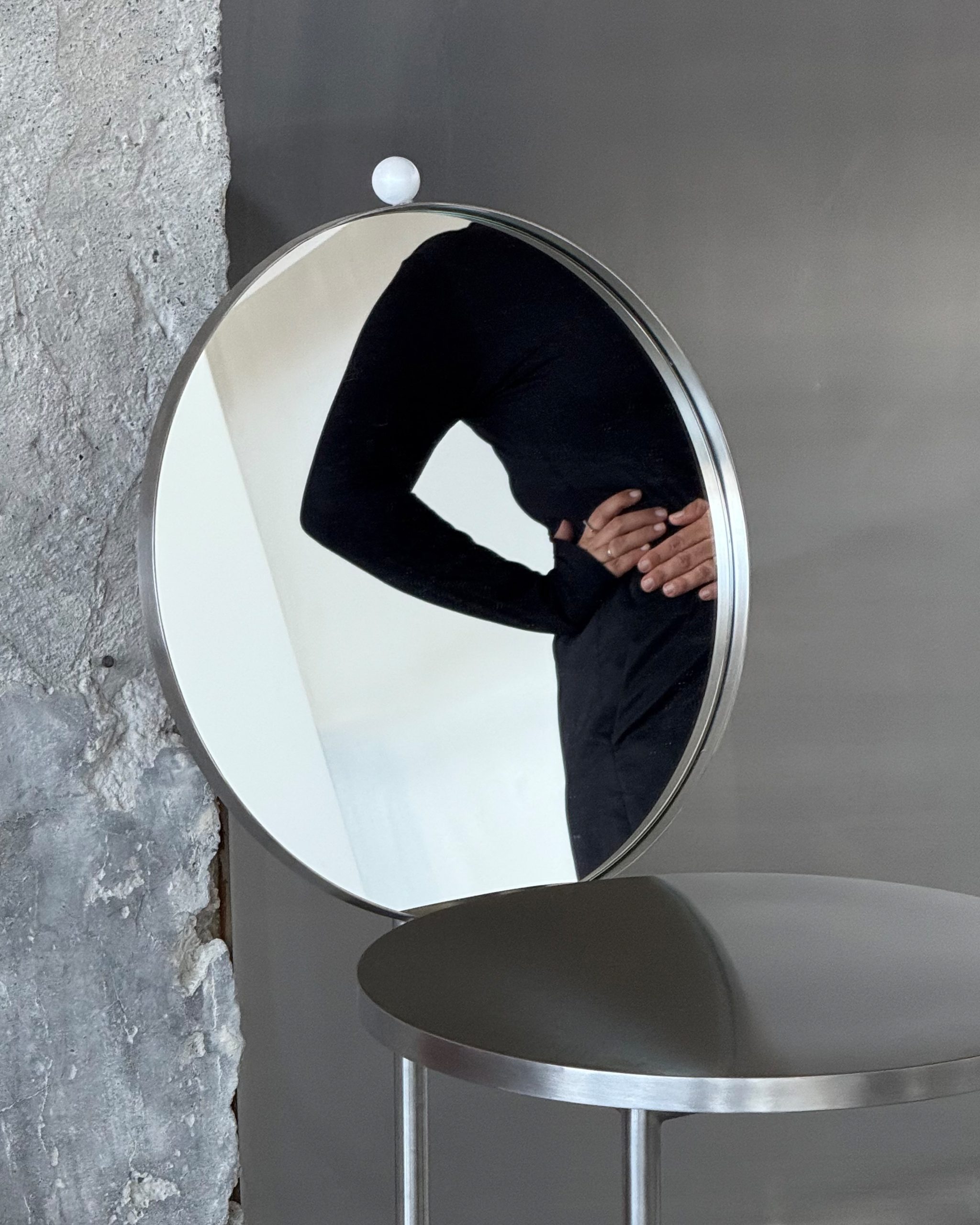 Three-legged stainless steel Woman's Chair by STUDIO SHOO