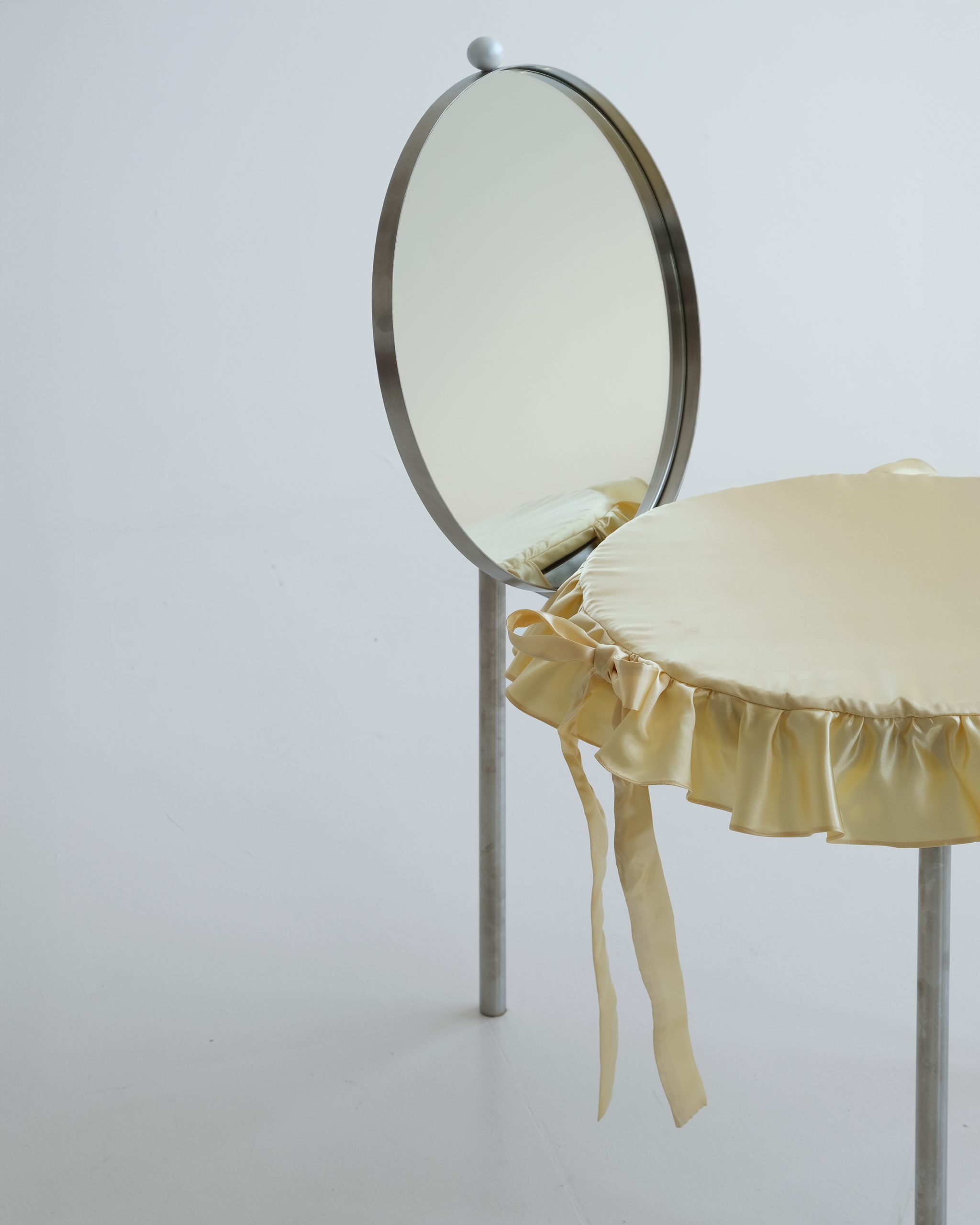 Detail of the stainless steel frame and satin cushion