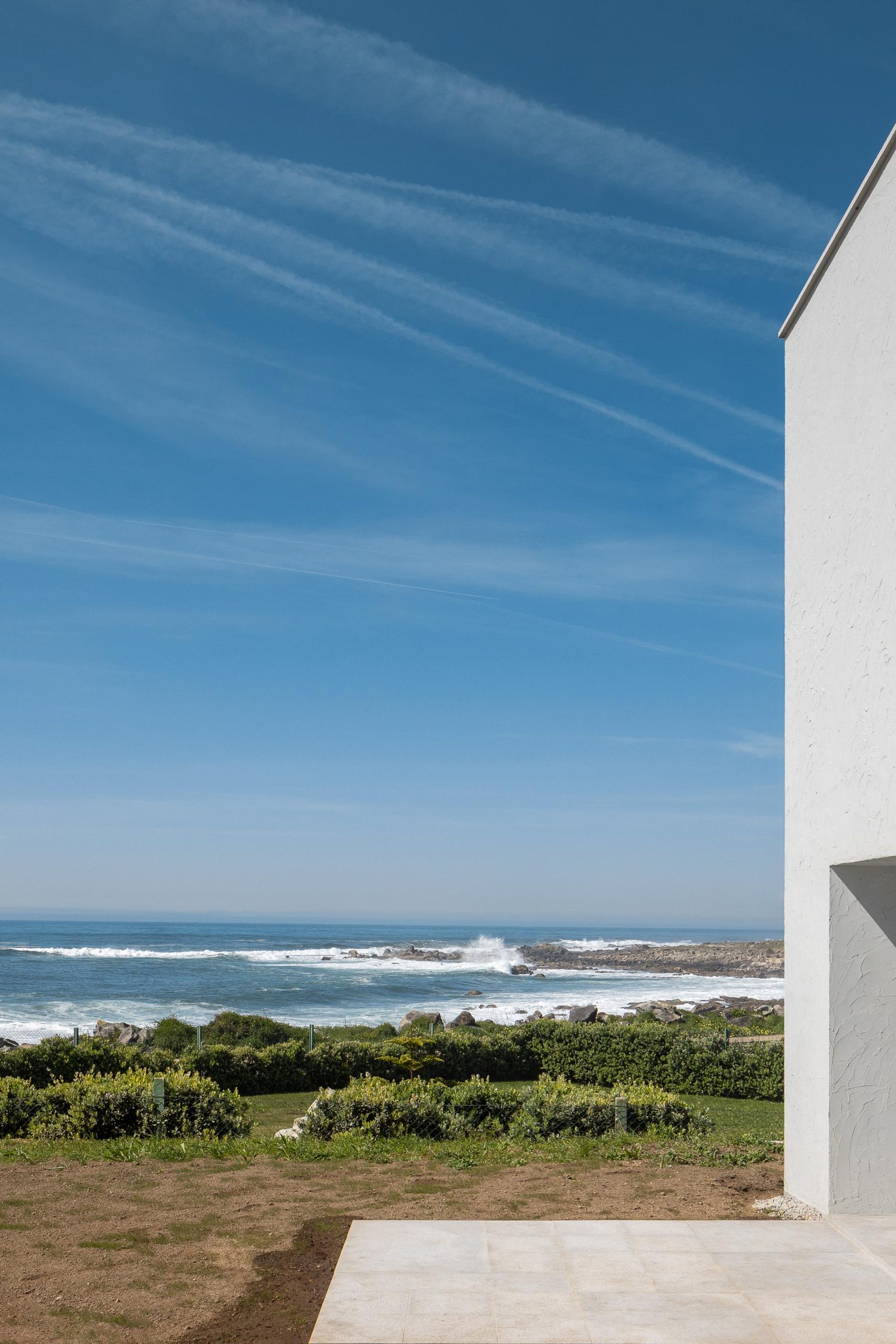 Natural lime plaster and ceramic flooring inside Casa Âncora