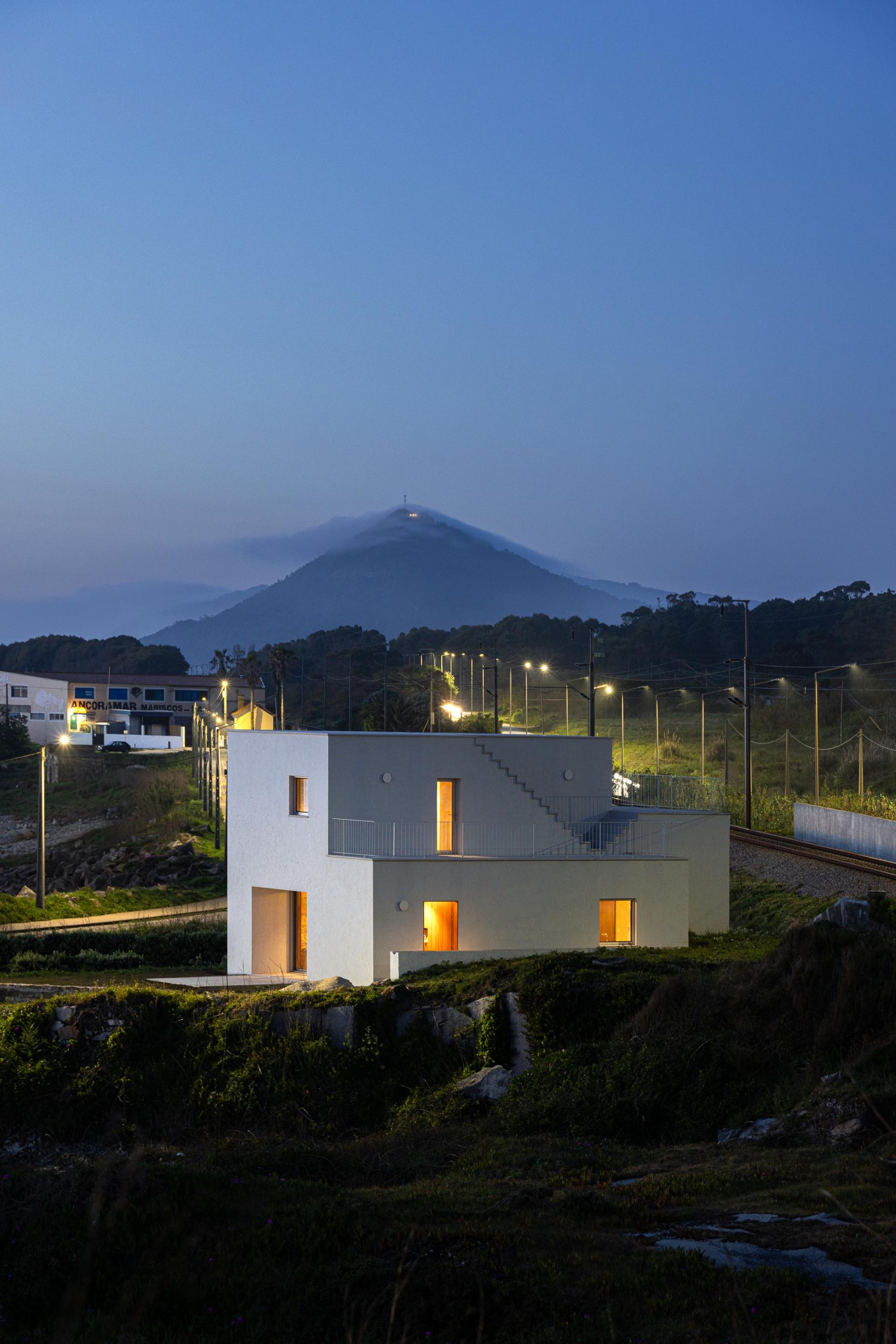 Casa Âncora illuminated against the evening landscape