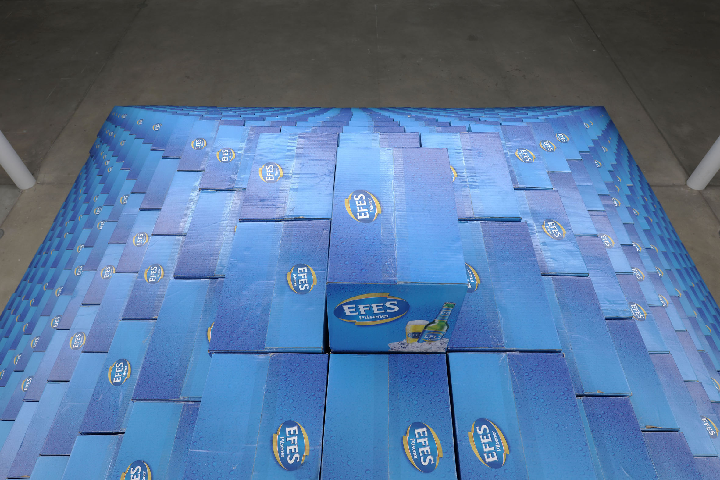 Blue Efes cartons form the stepped surface.