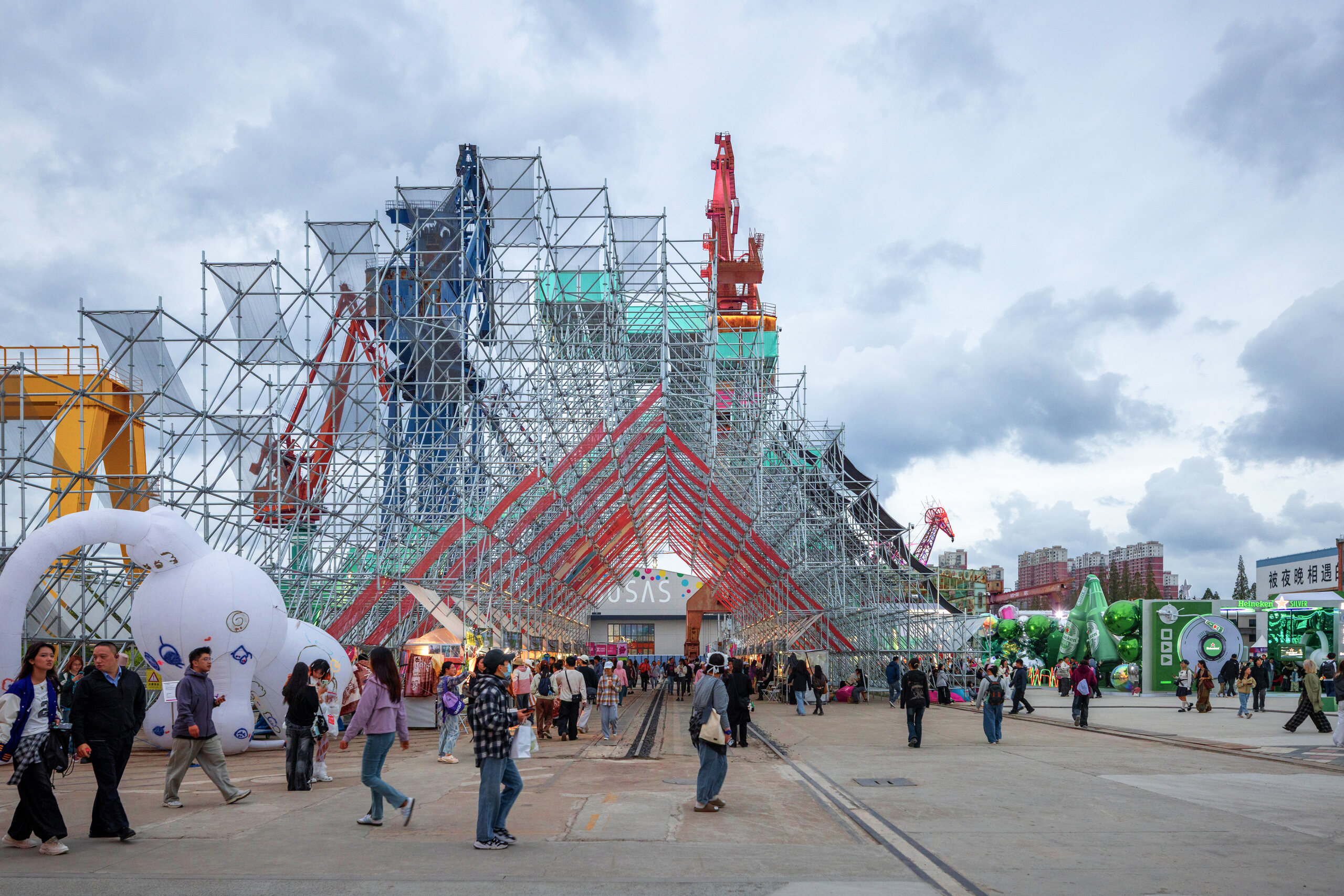 People’s Architecture Office stacks scaffolding into Mount Bazaar in Shanghai