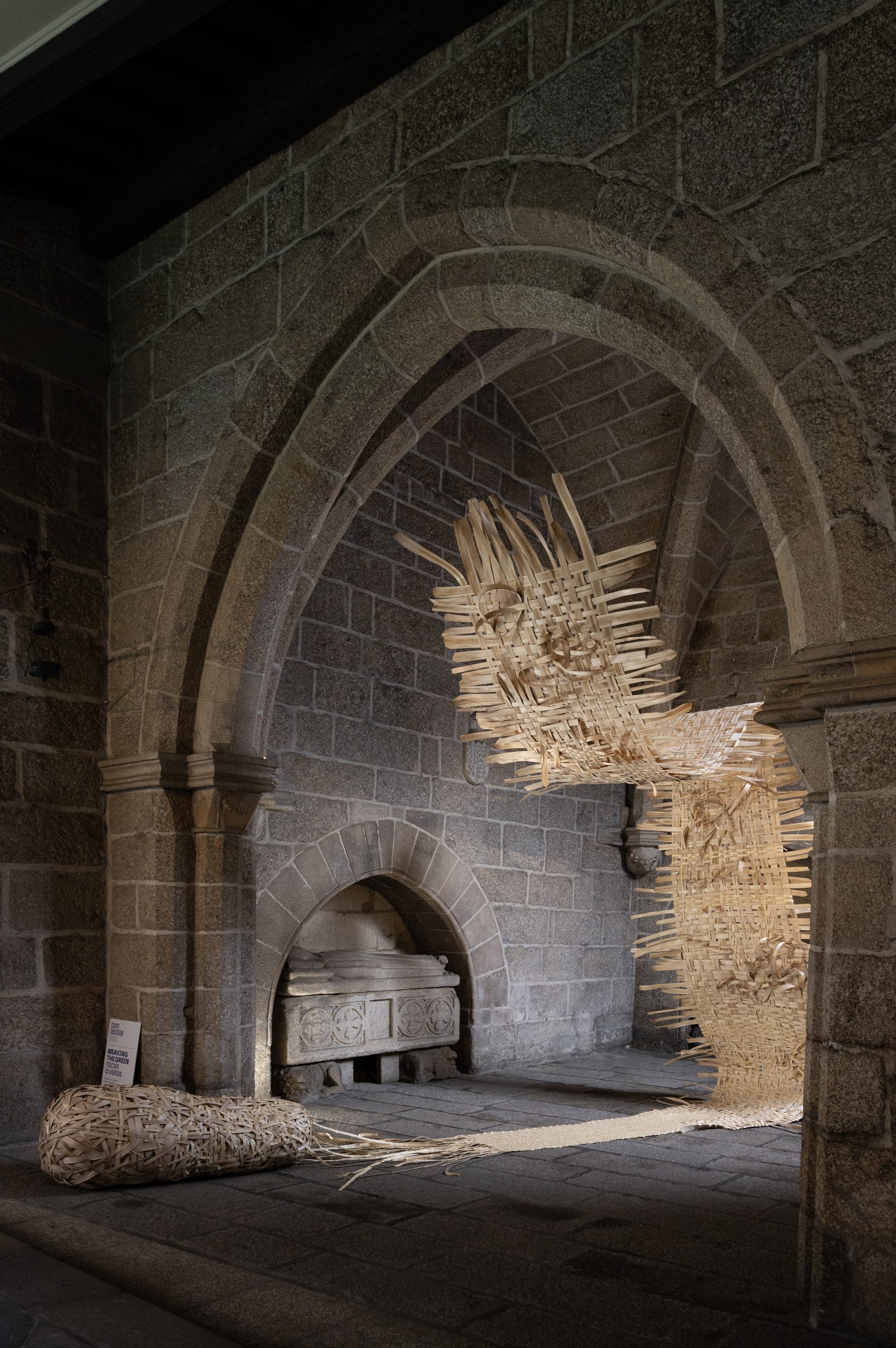 Idoia Cuesta weaves chestnut and rye straw into collaborative installation in Portugal