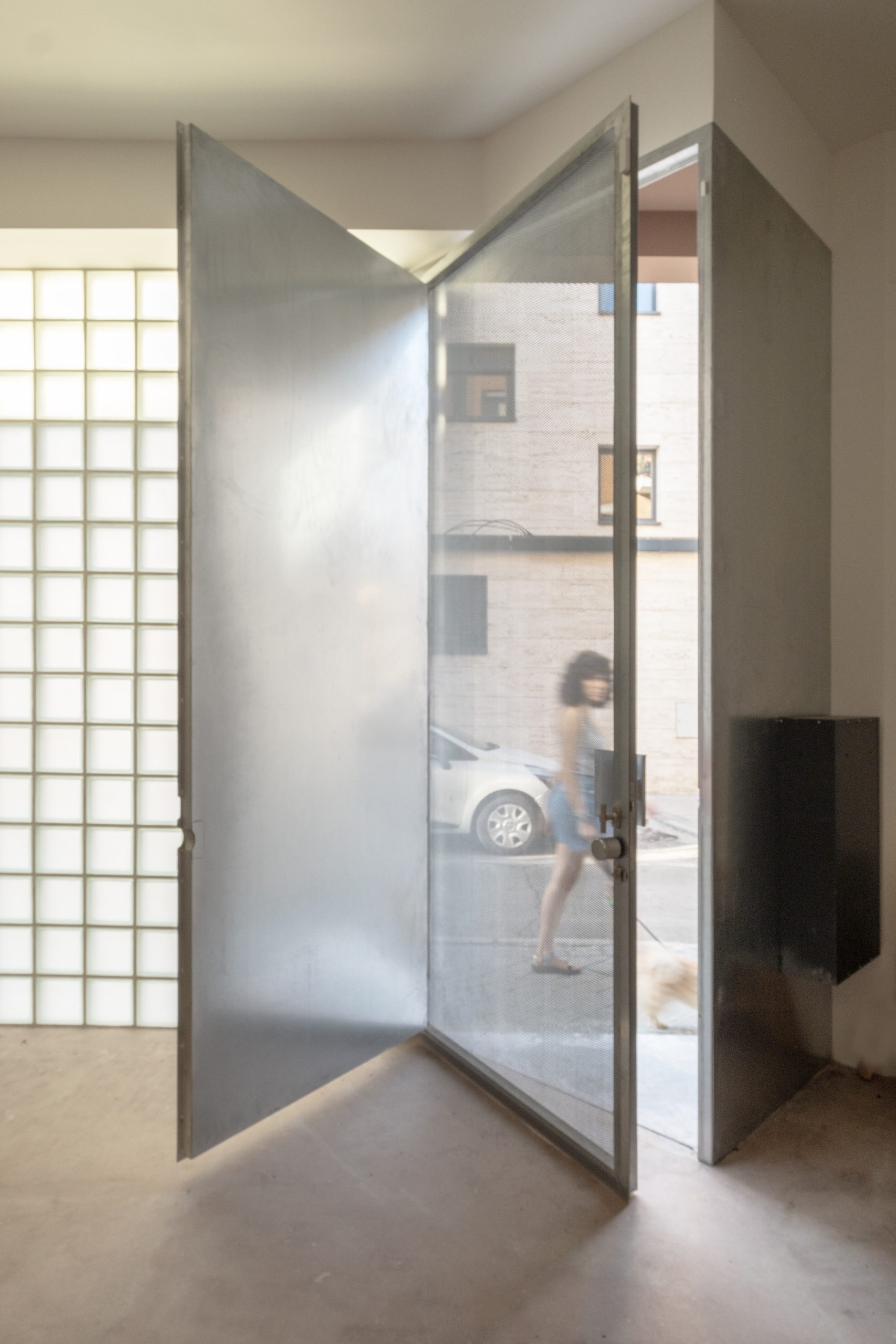 CAM DetallePuerta, CAM house in Madrid