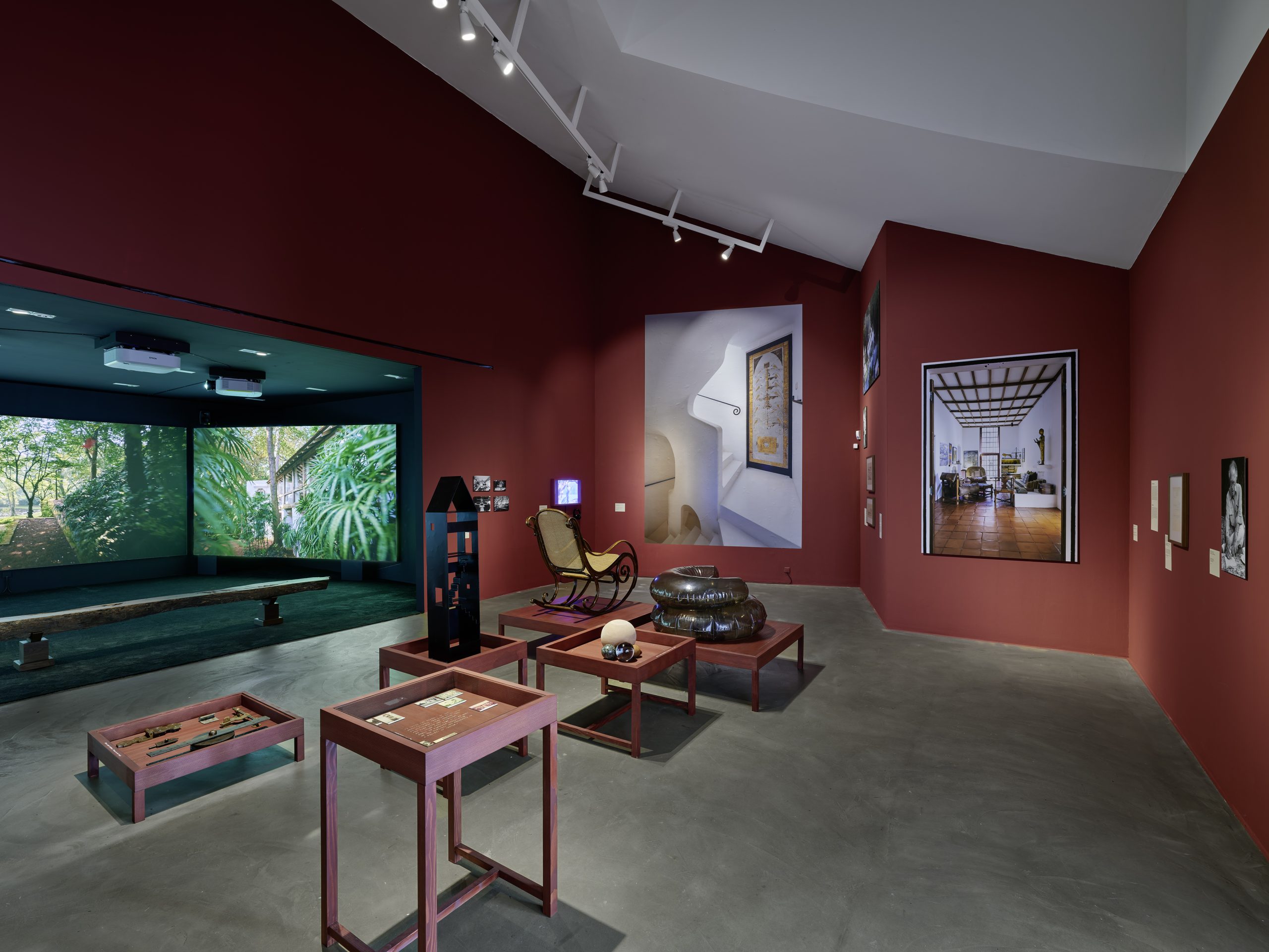 Installation view 05 of Geoffrey Bawa: Architecture for the Senses at the Vitra Design Museum