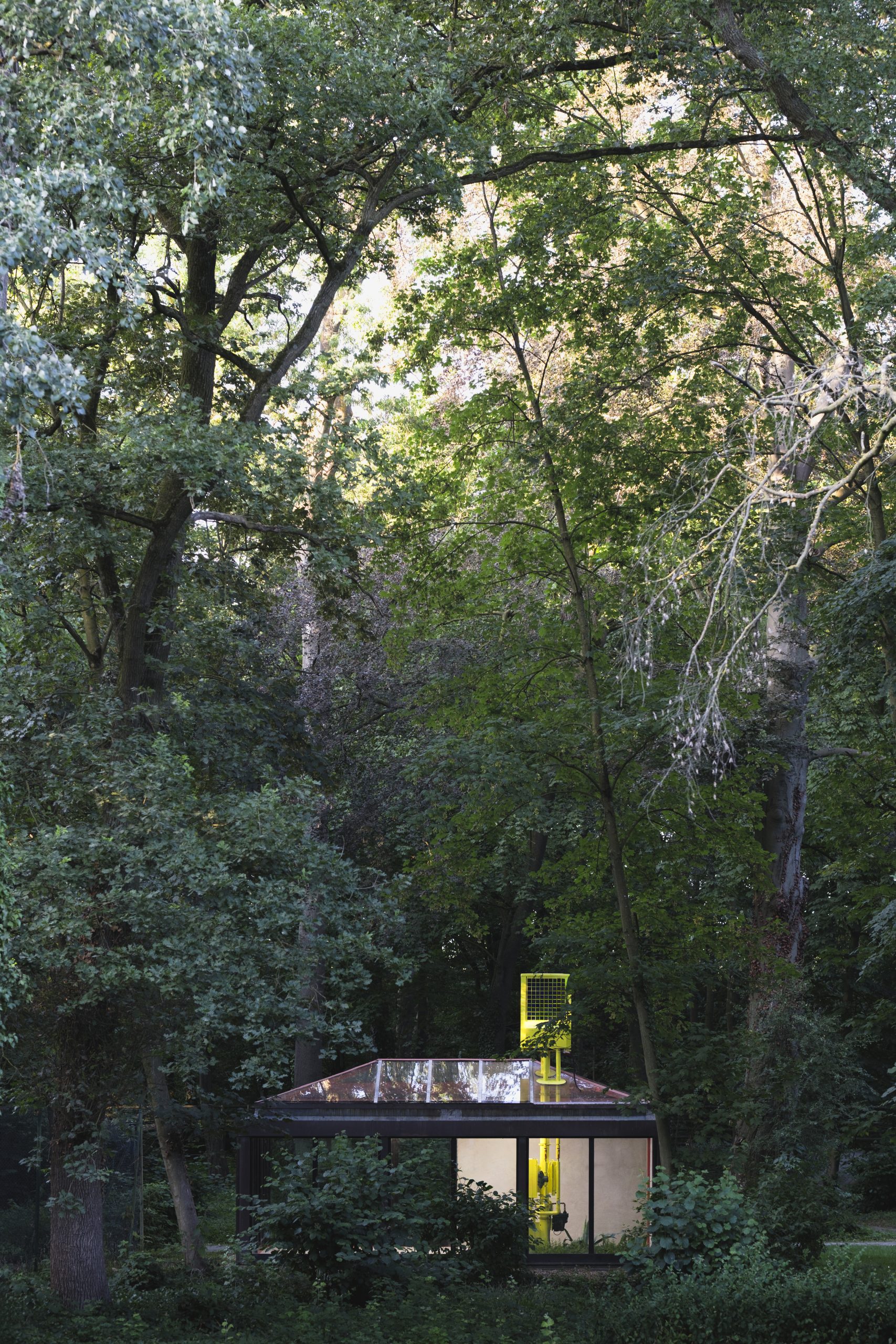b+ and Demo Working Group add a heat pump to revive an abandoned pavilion in Germany