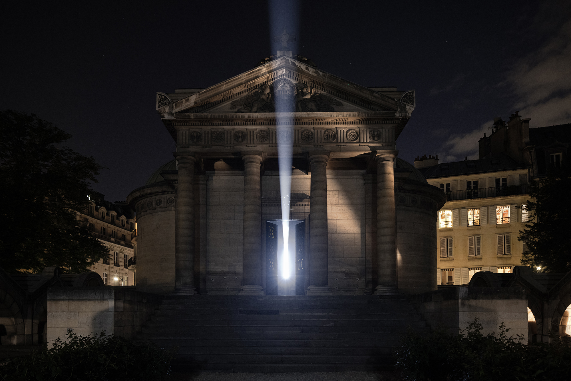 Site-specific light installation Threshold by Emilio Ferro at the Chapelle Expiatoire, photo Roberto Conte