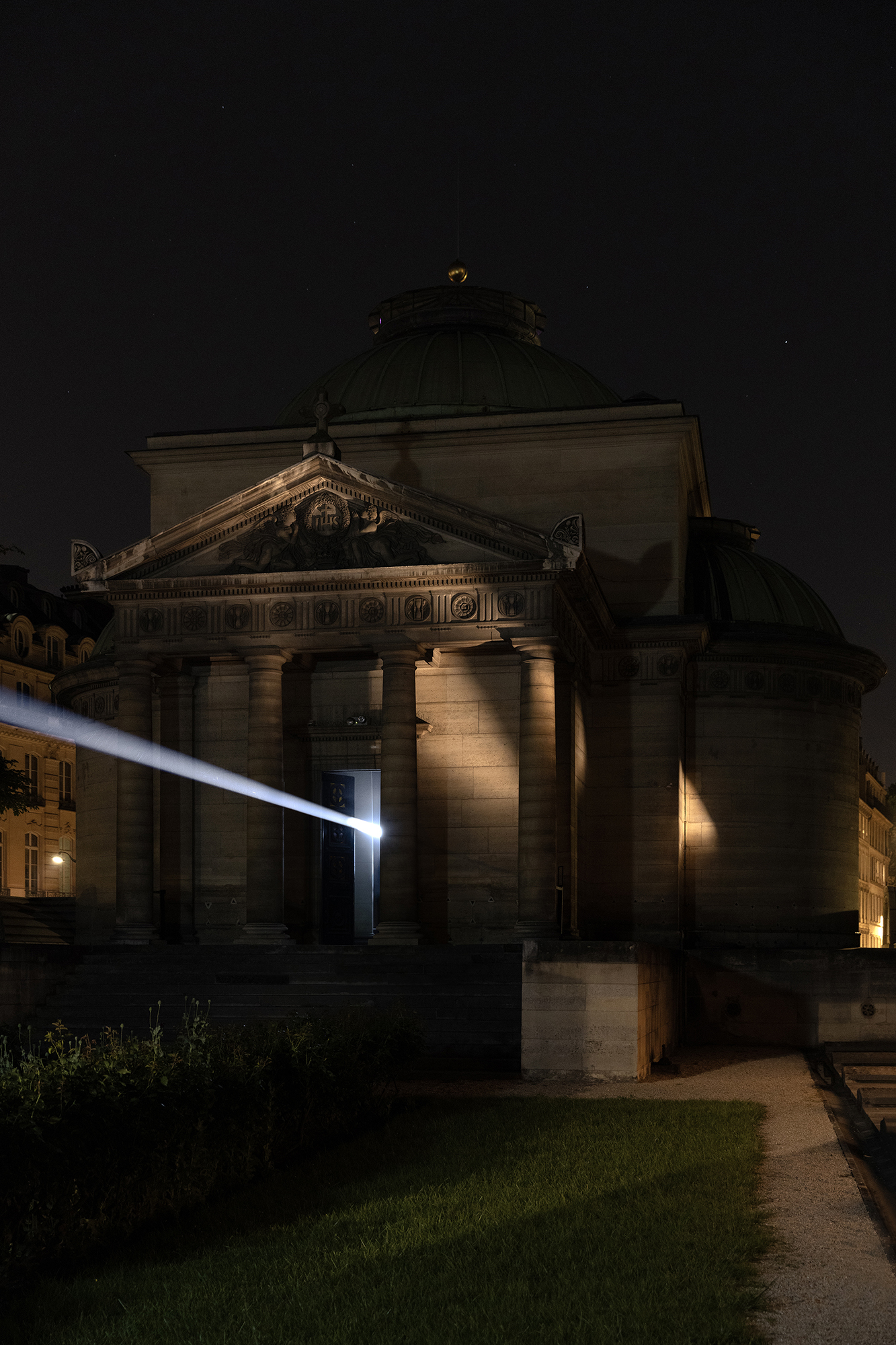 White light beam crossing the historic interior of Chapelle Expiatoire for Threshold by Emilio Ferro, photo Roberto Conte