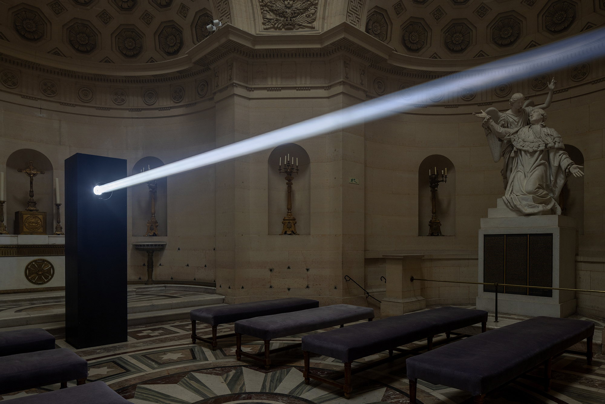 Light beam and historic chapel surfaces in Threshold by Emilio Ferro, photo Roberto Conte