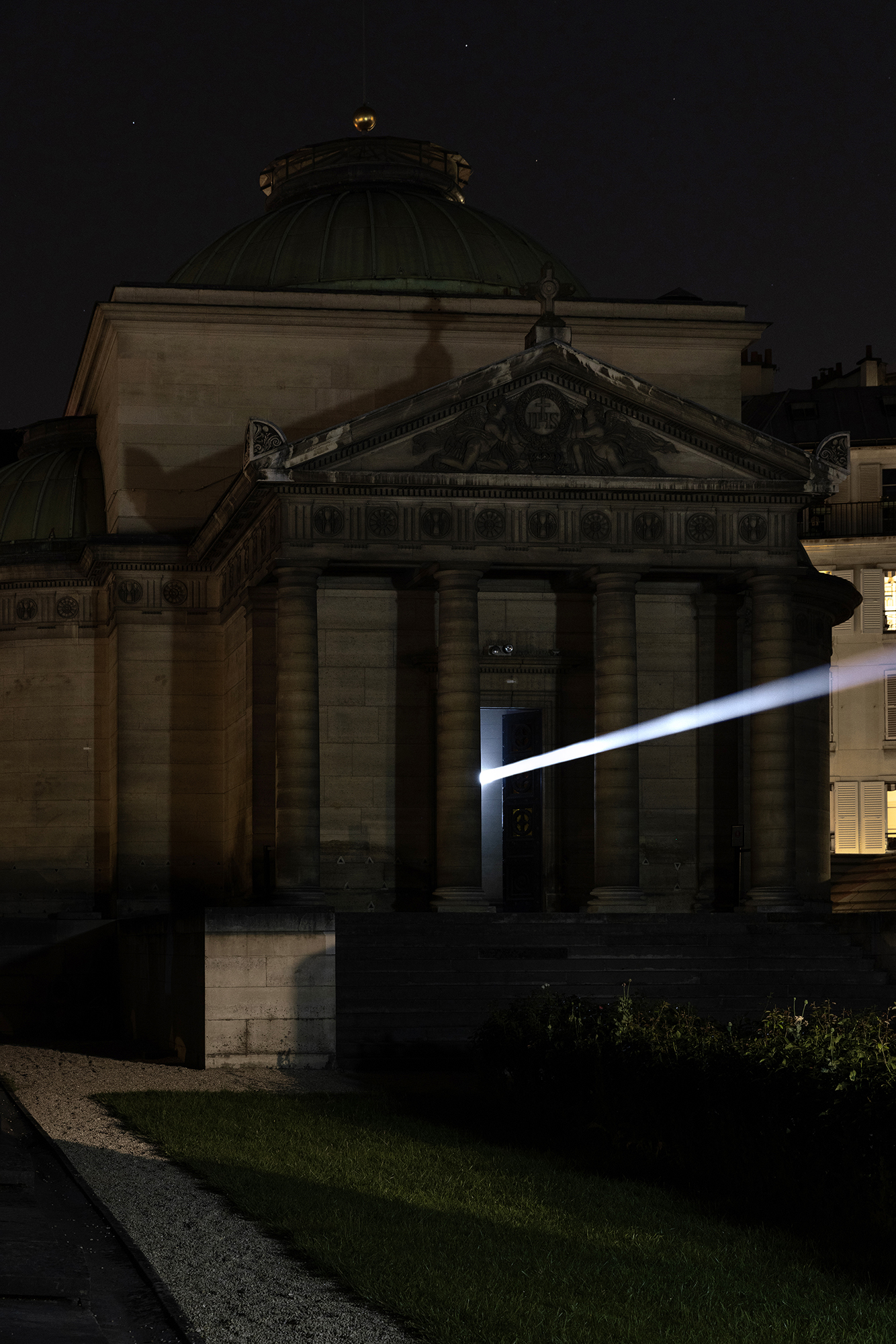 Threshold by Emilio Ferro at Nuit Blanche 2026 in Paris, photographed by Roberto Conte