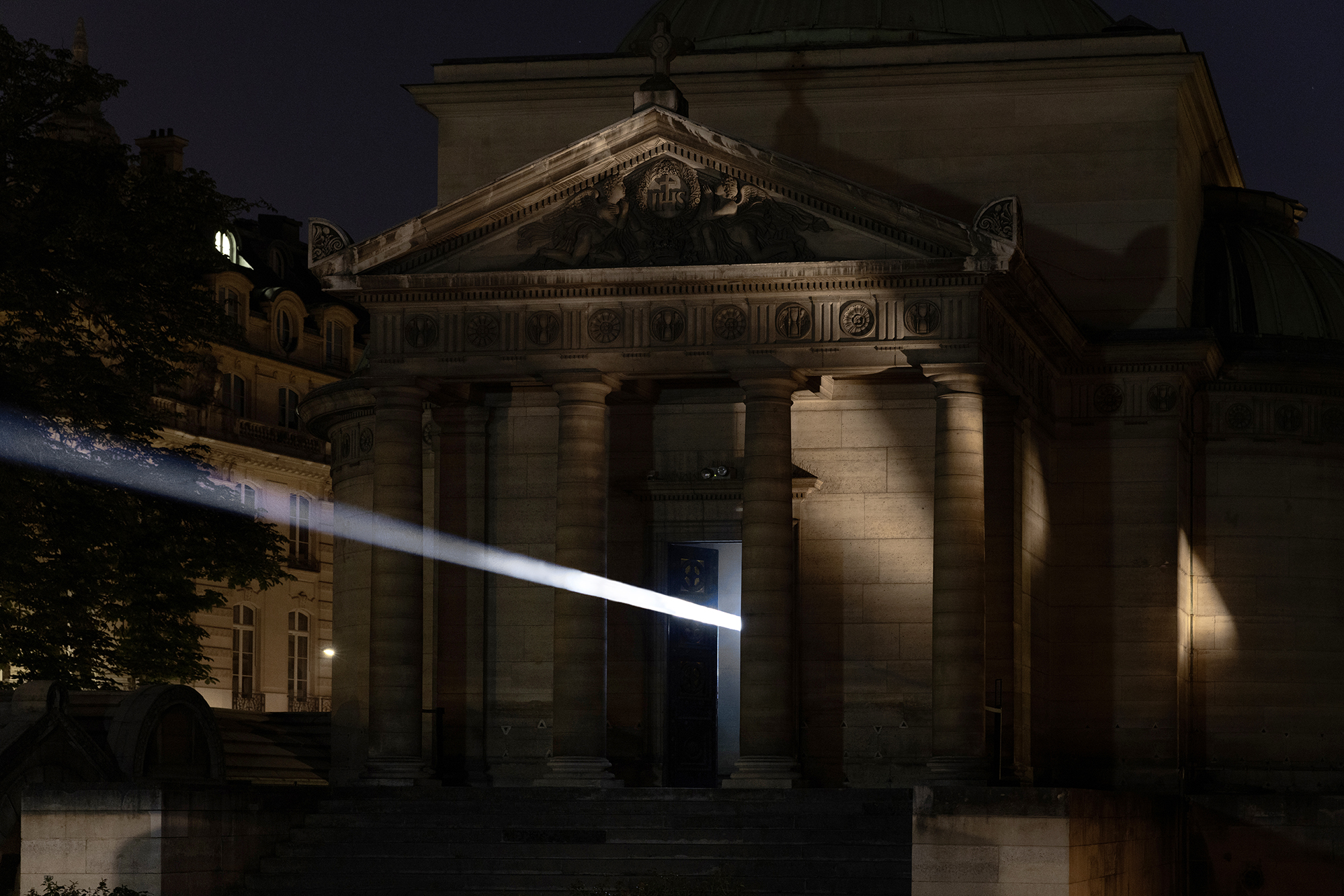 Threshold by Emilio Ferro at the Chapelle Expiatoire, photographed by Roberto Conte