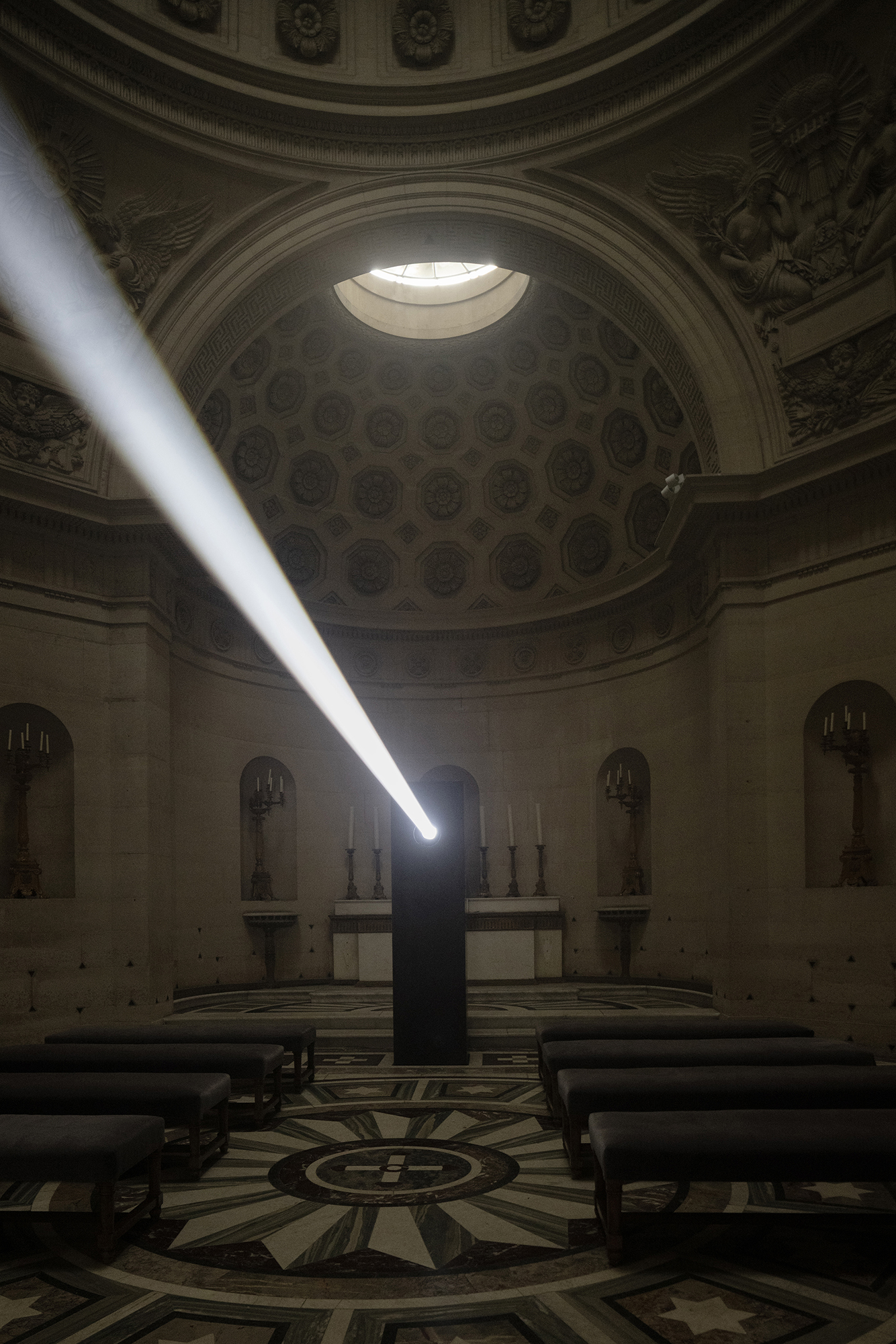 Threshold by Emilio Ferro at the Chapelle Expiatoire, photographed by Roberto Conte