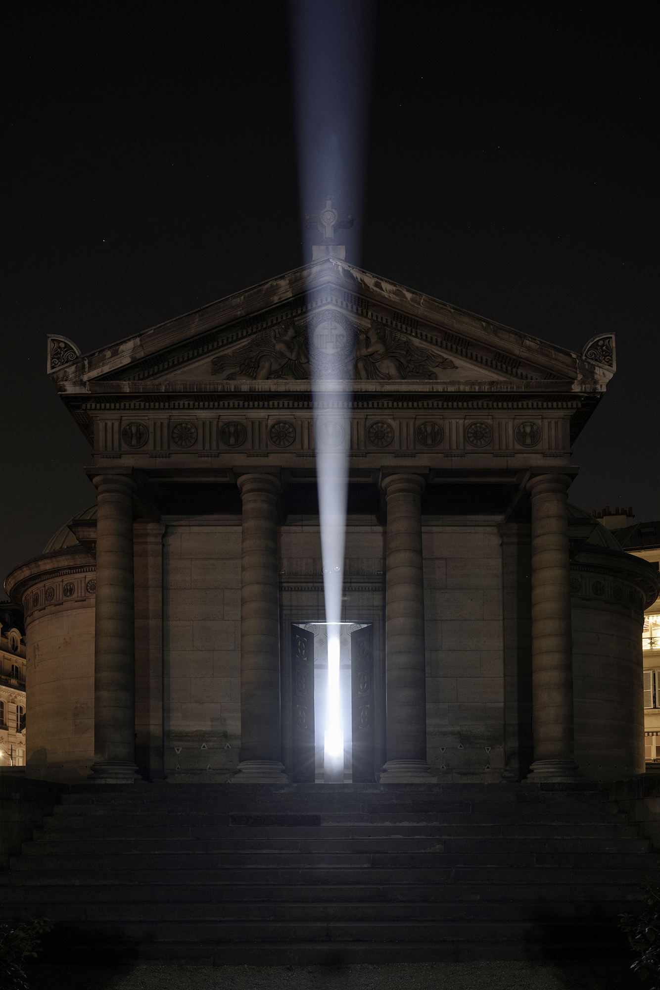 Threshold by Emilio Ferro at the Chapelle Expiatoire, photographed by Roberto Conte