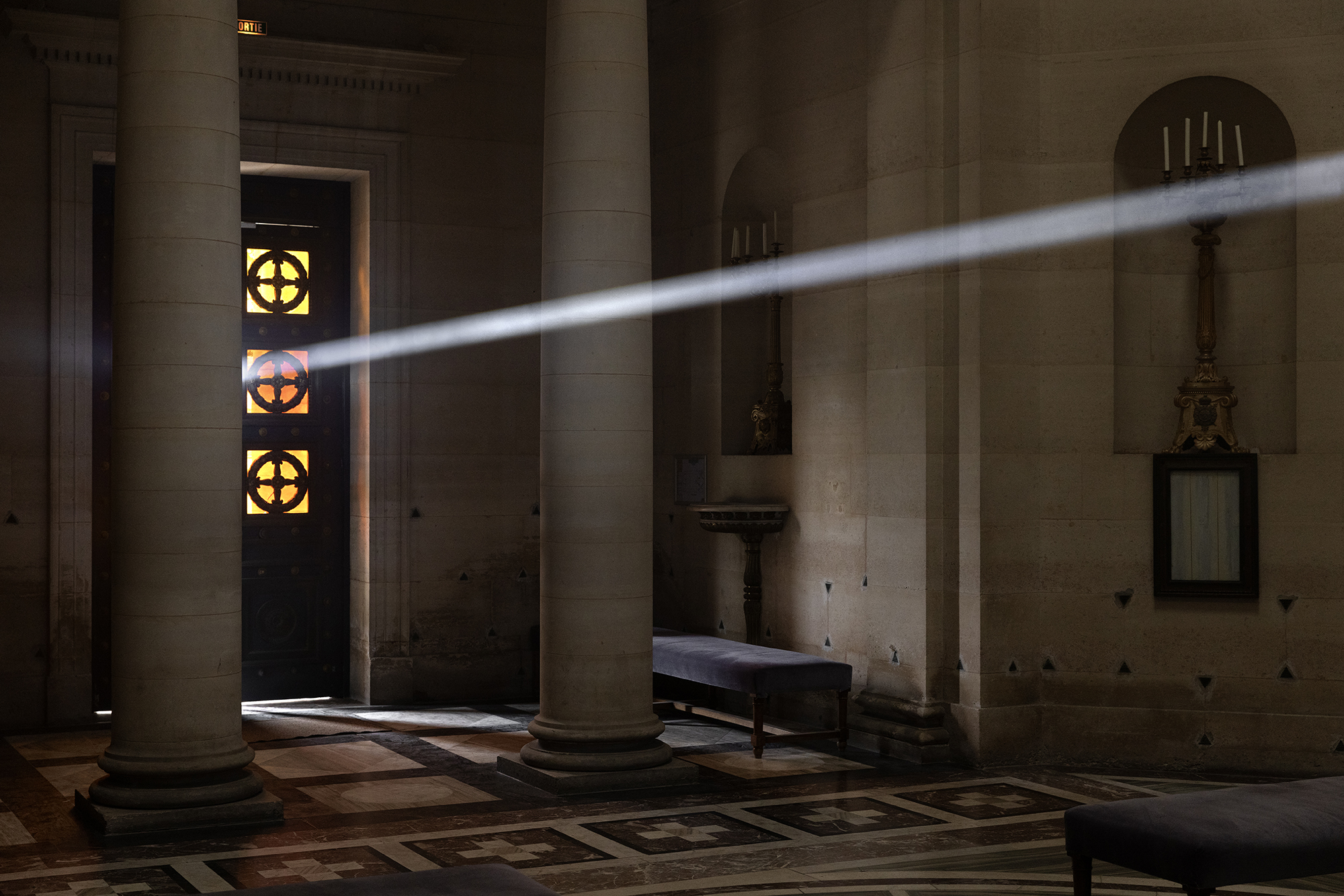 Threshold by Emilio Ferro at the Chapelle Expiatoire, photographed by Roberto Conte