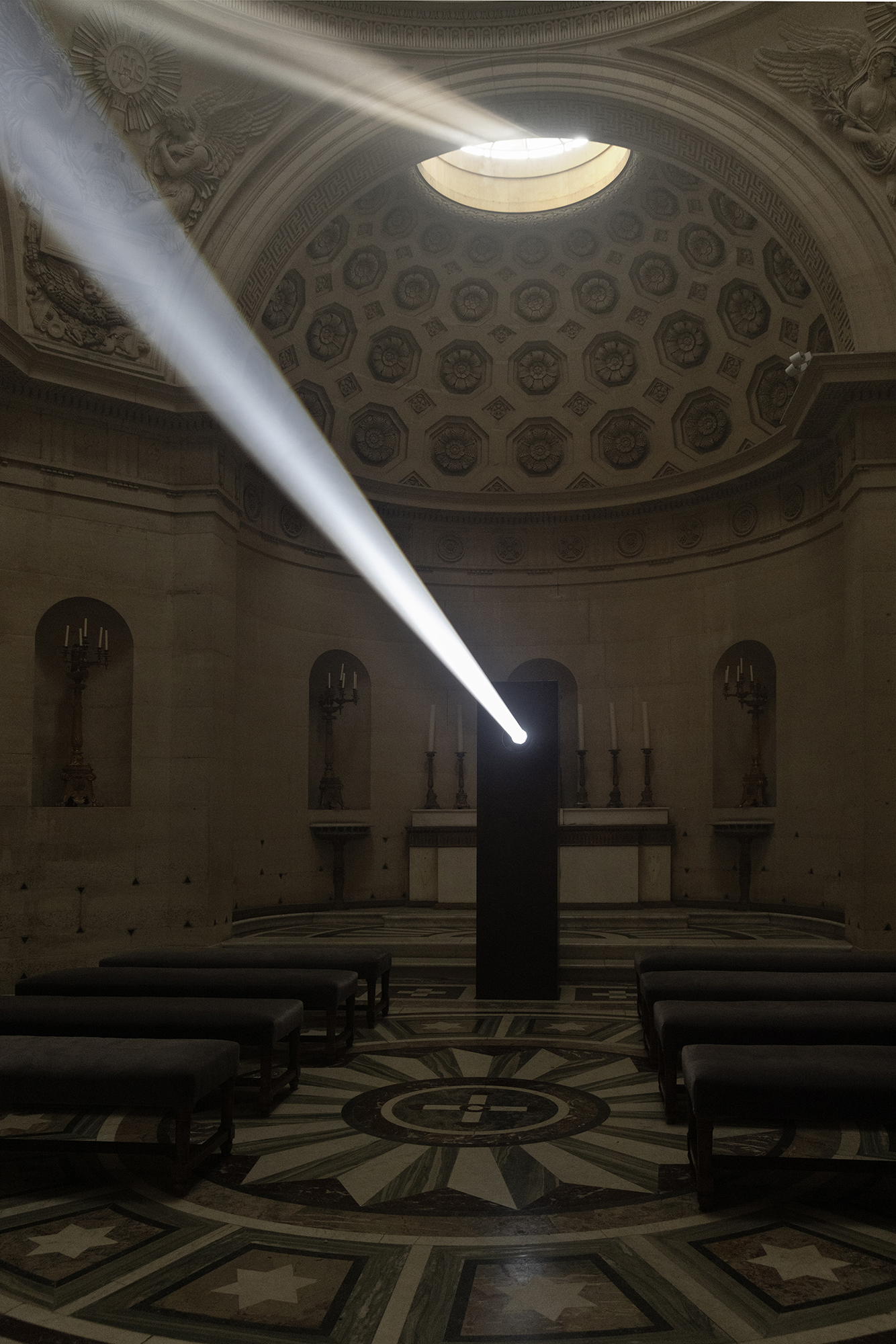 Threshold by Emilio Ferro at the Chapelle Expiatoire, photographed by Roberto Conte