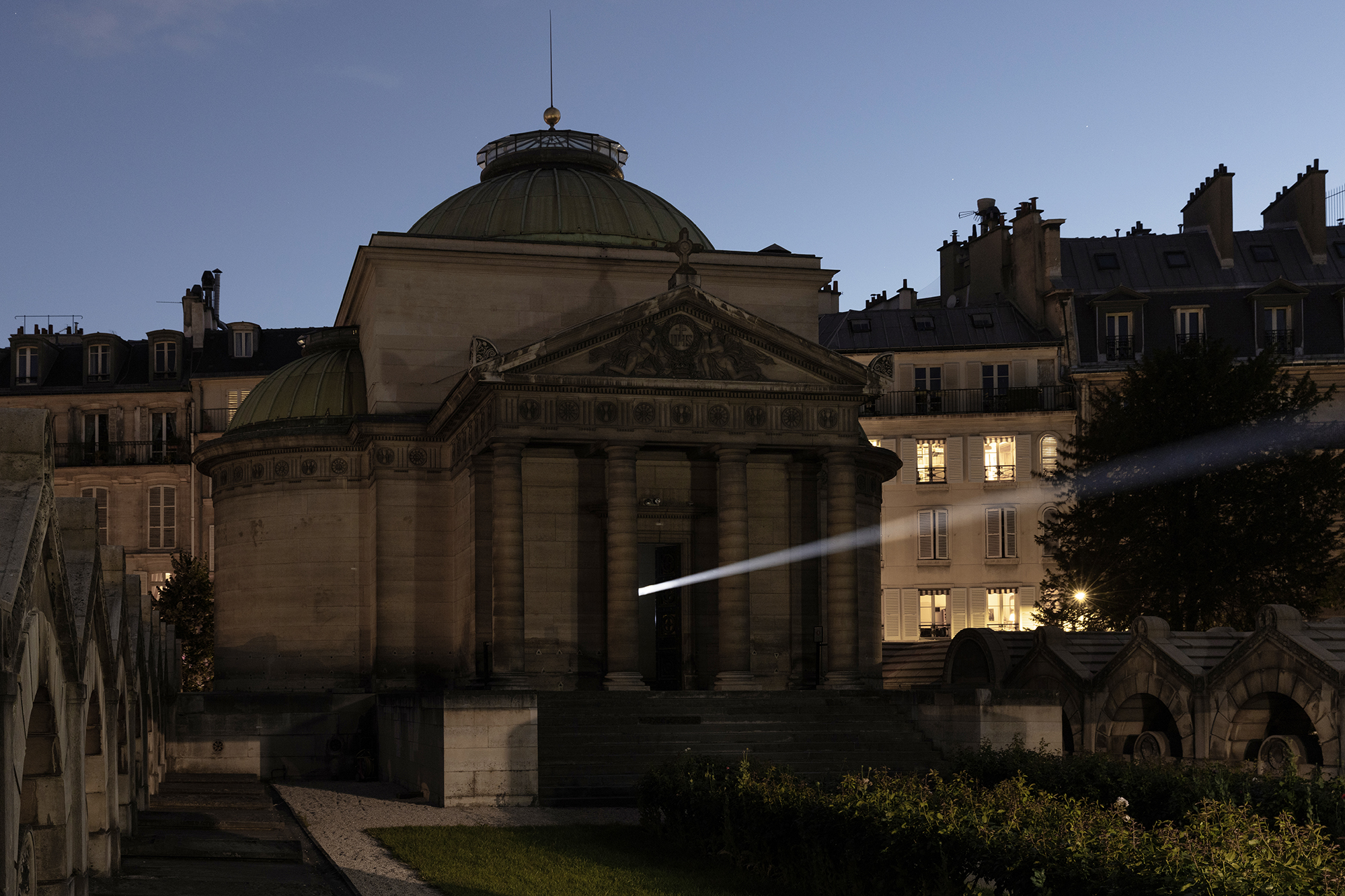 Threshold by Emilio Ferro at the Chapelle Expiatoire, photographed by Roberto Conte