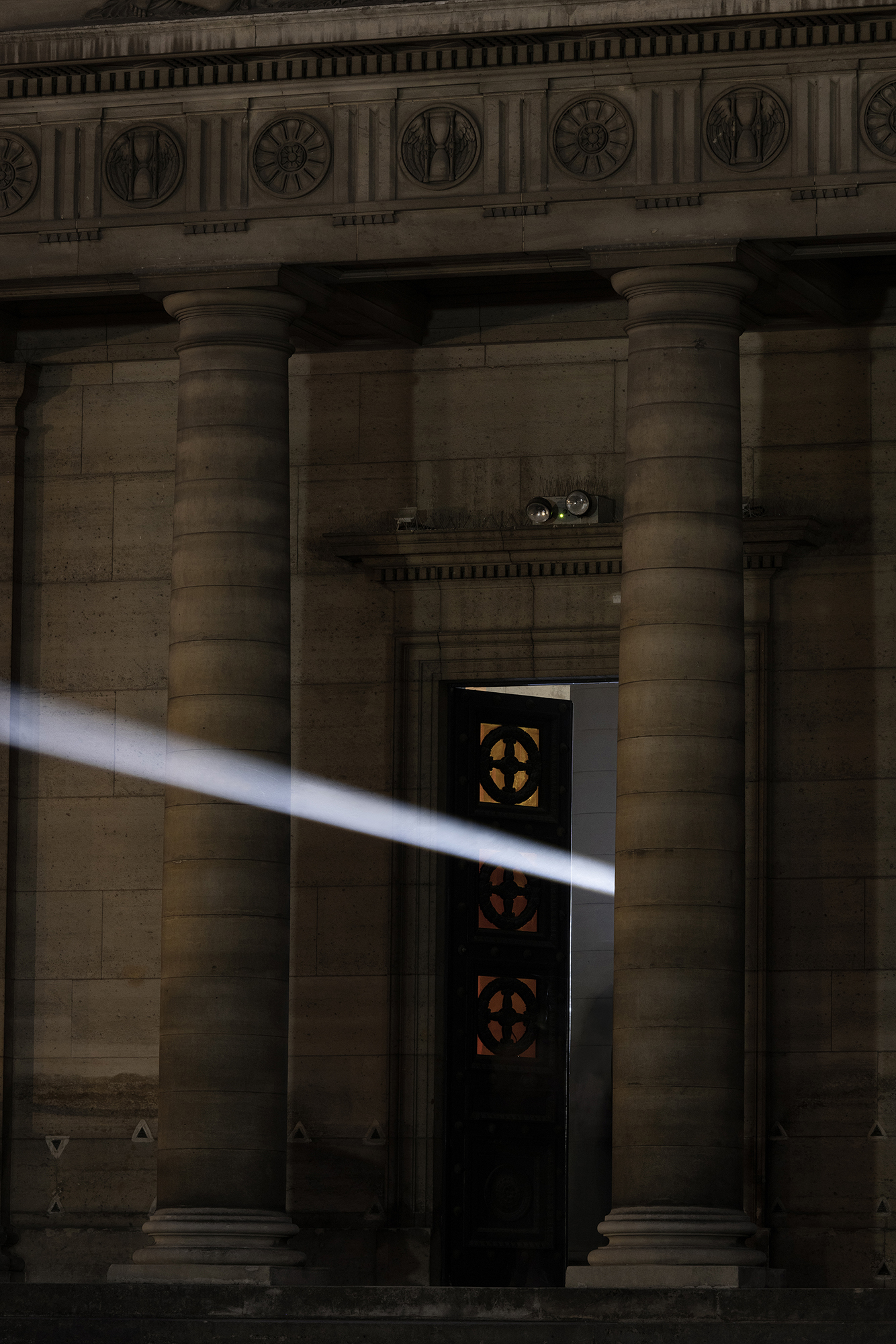 Threshold by Emilio Ferro at the Chapelle Expiatoire, photographed by Roberto Conte