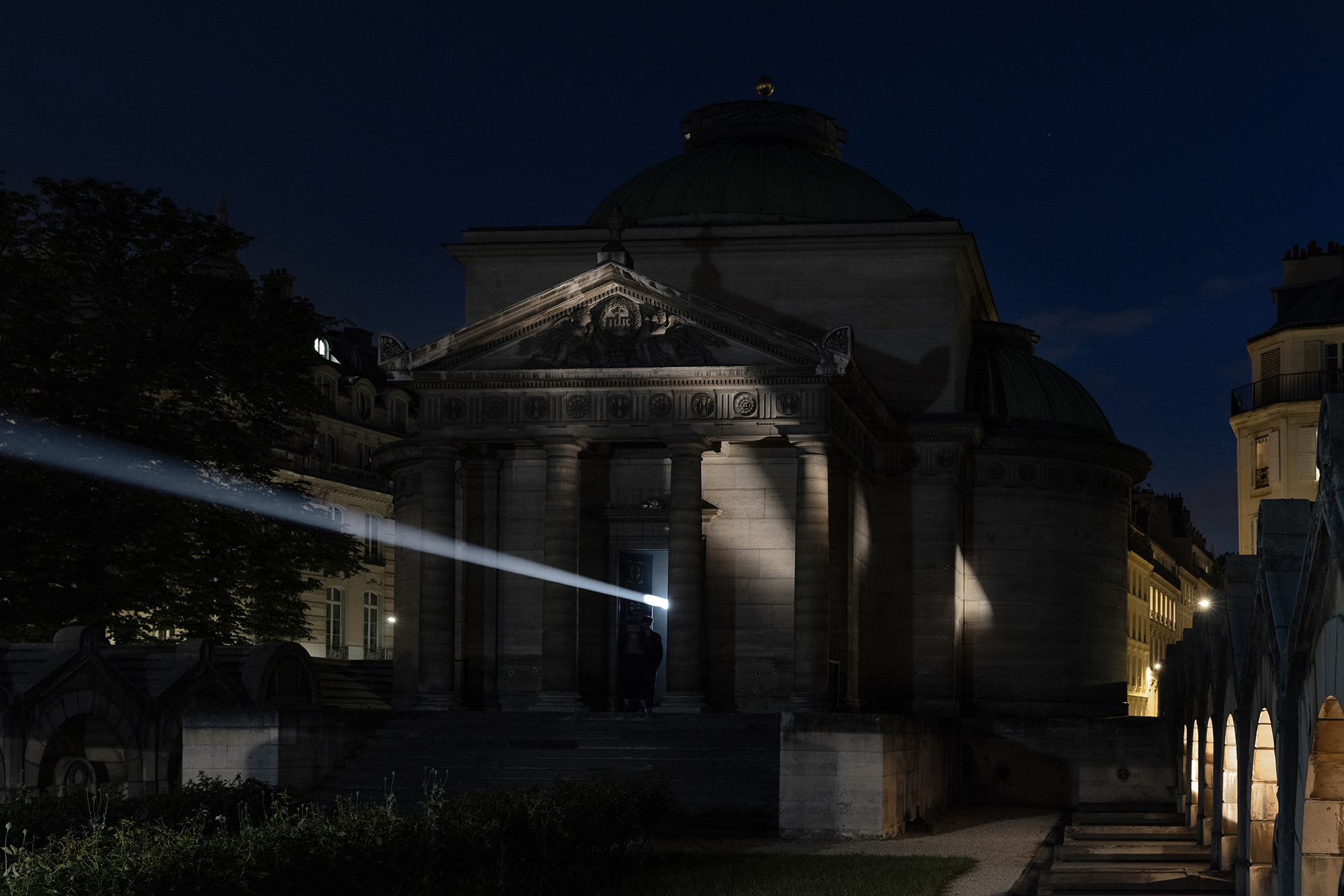 Threshold by Emilio Ferro at the Chapelle Expiatoire, photographed by Roberto Conte