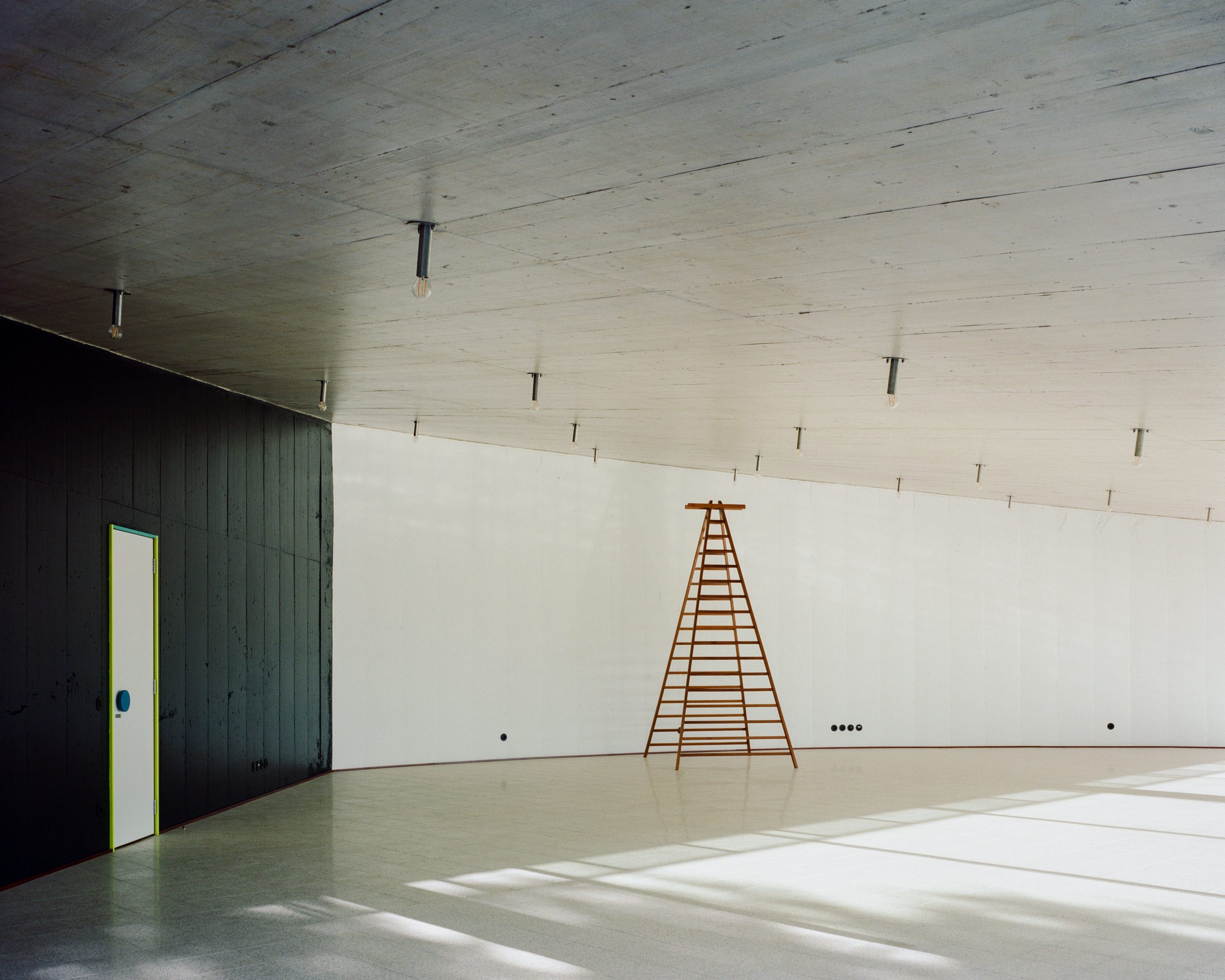 Cookie Cutter Retreat: main space L building with a replica from the cezanne ladder found at the tanikawa house