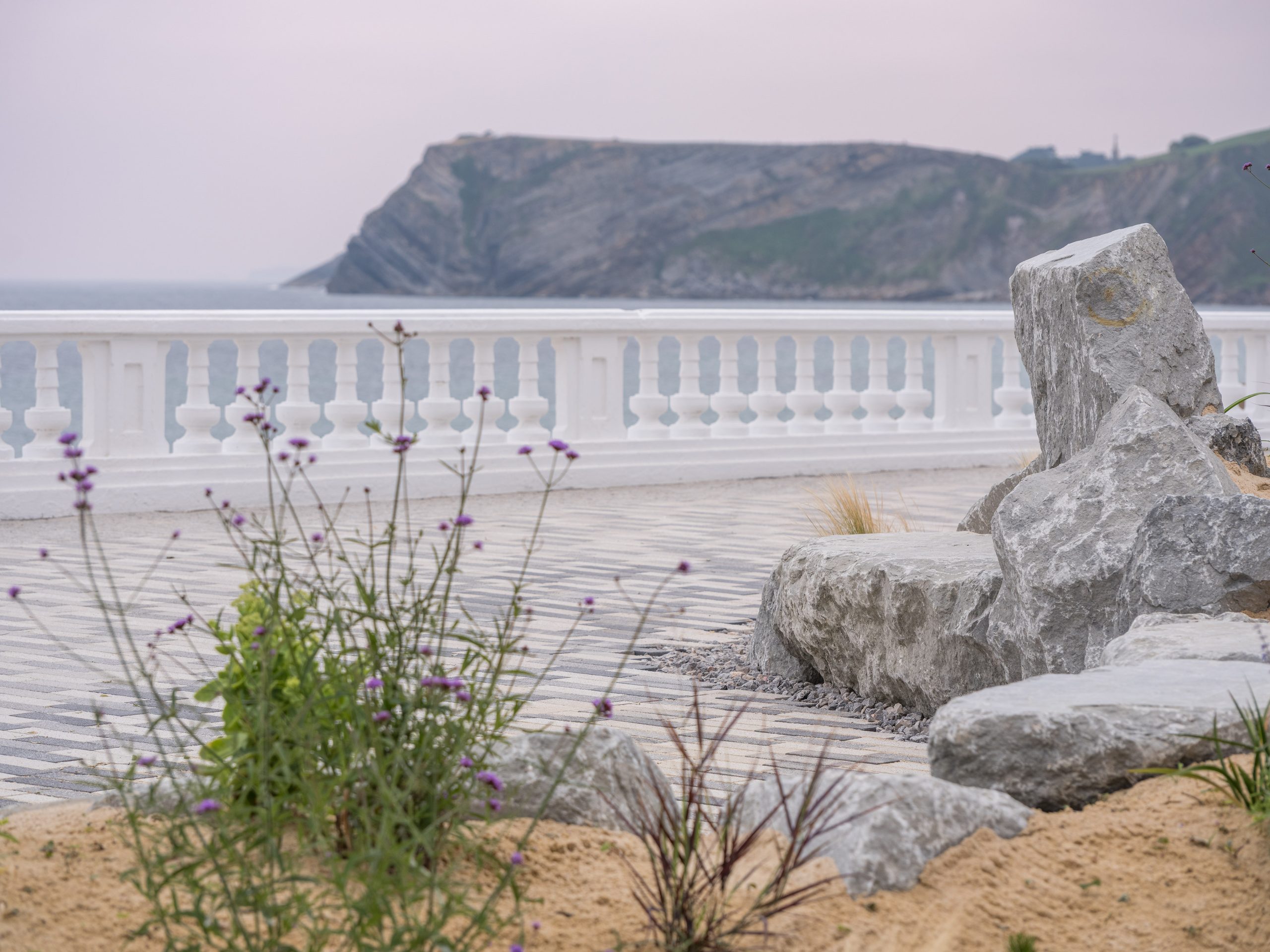 Comillas Waterfront Promenade by Héctor Navarro + arkhitekton