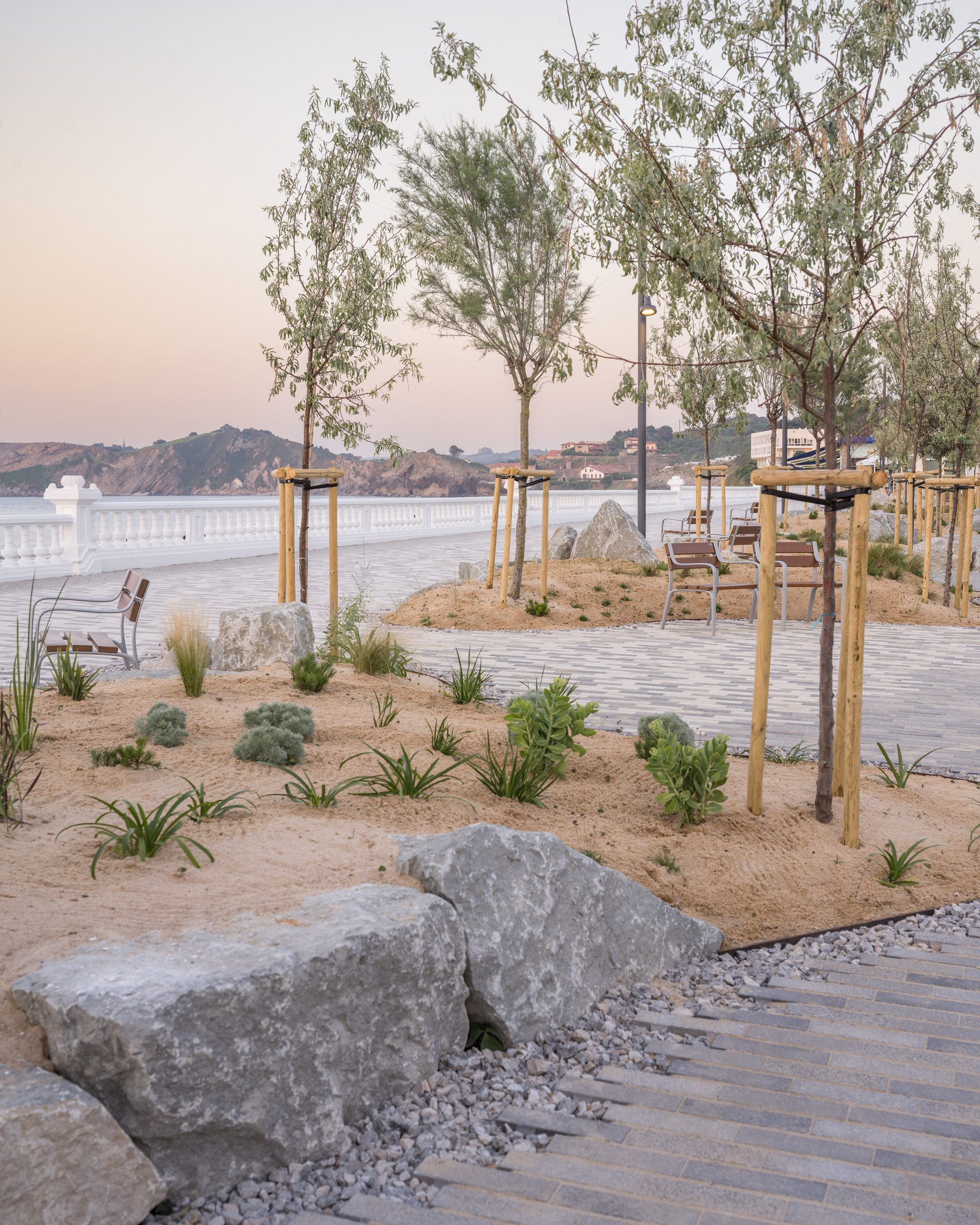 Comillas Waterfront Promenade by Héctor Navarro + arkhitekton