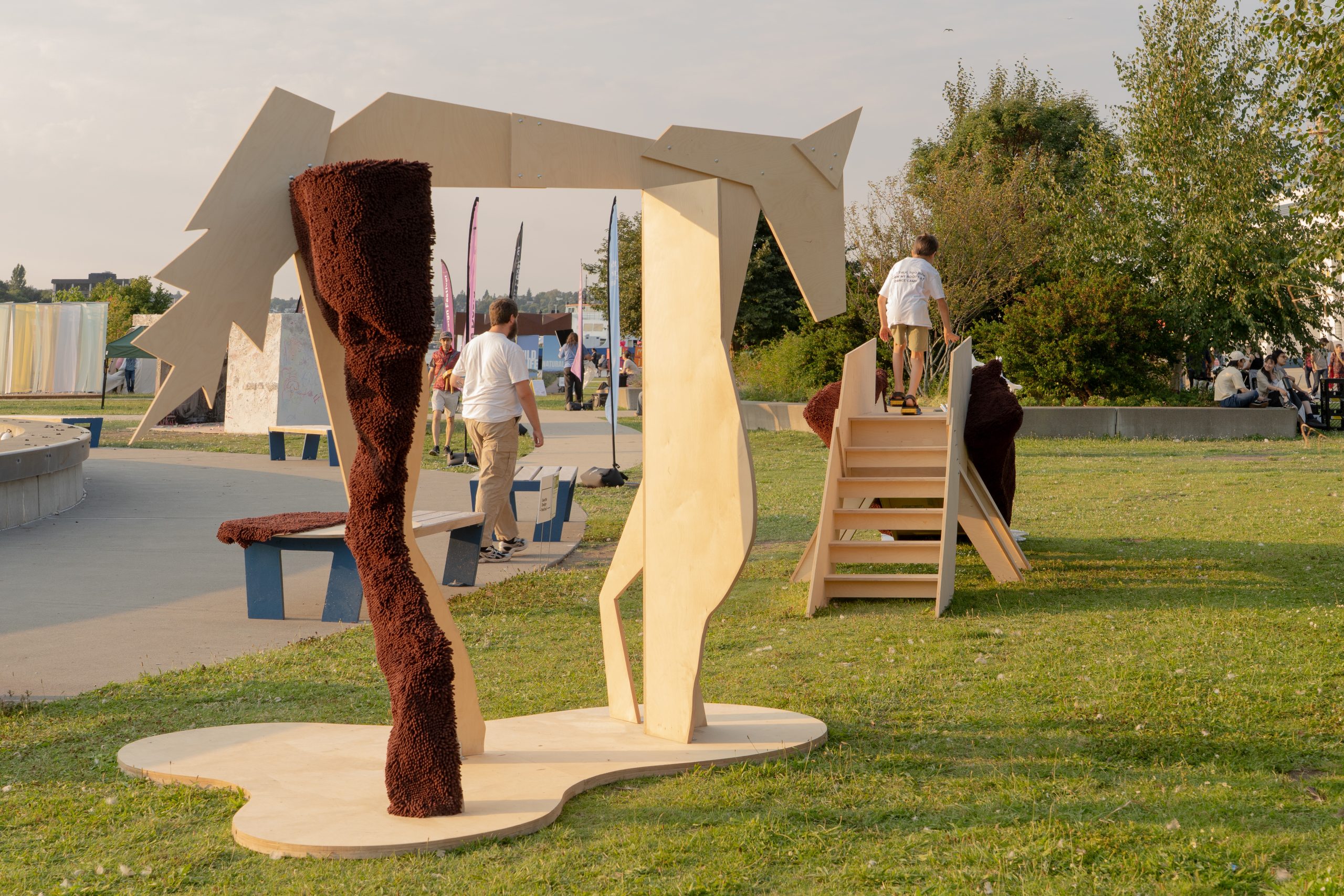 Gate Horse as frame — The Flatland Horse