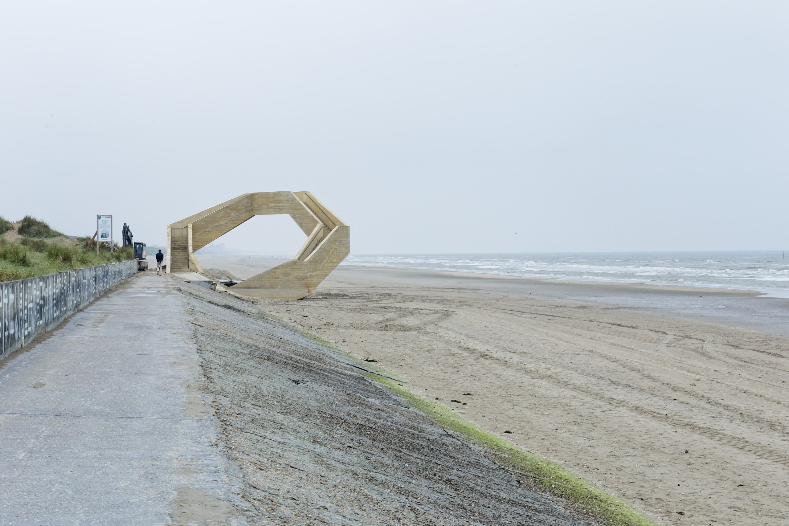 The viewpoint sits at the end of the coastal promenade, between dunes and beach.