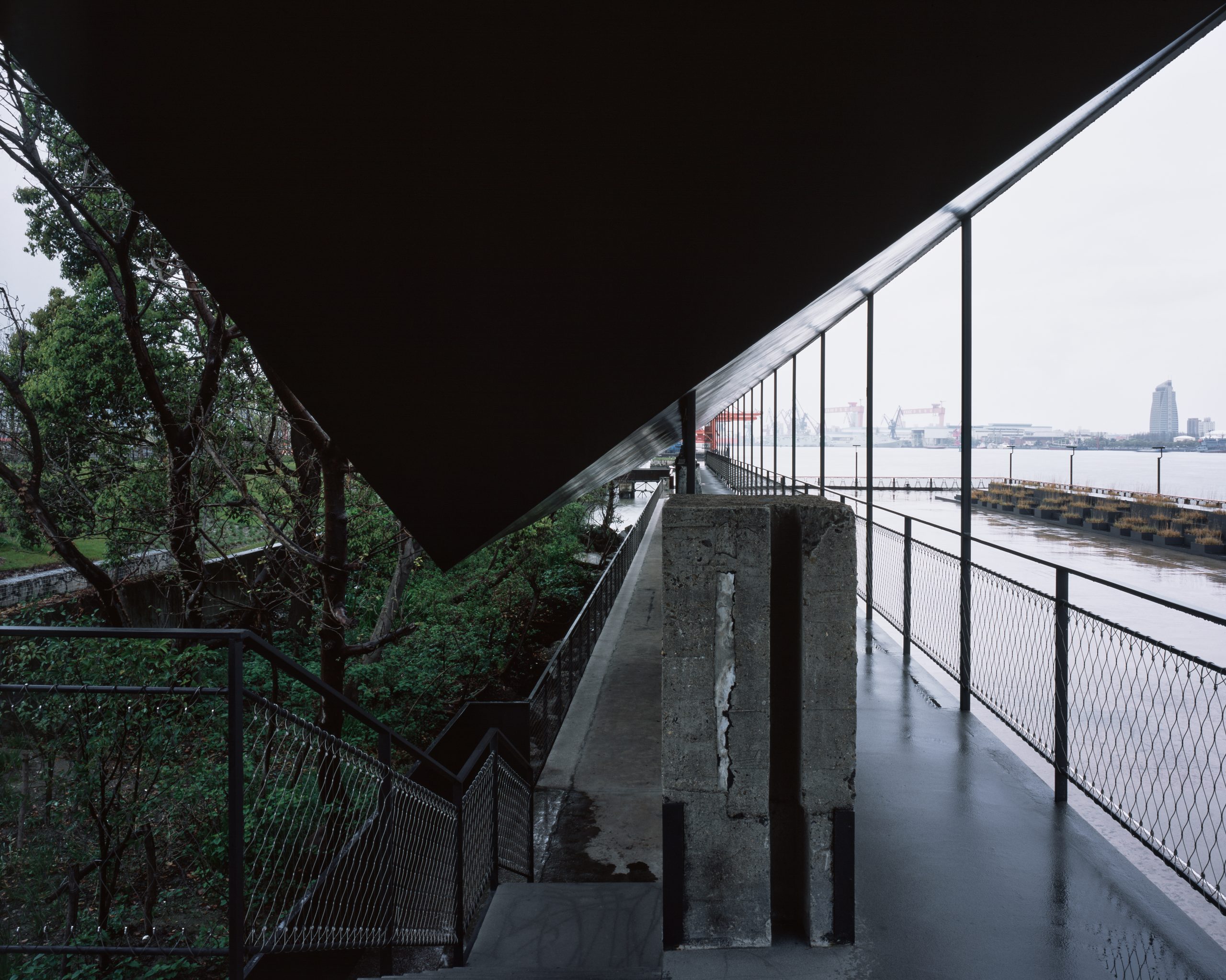 Riverside Passage by Atelier Deshaus, photographed by Chen Hao