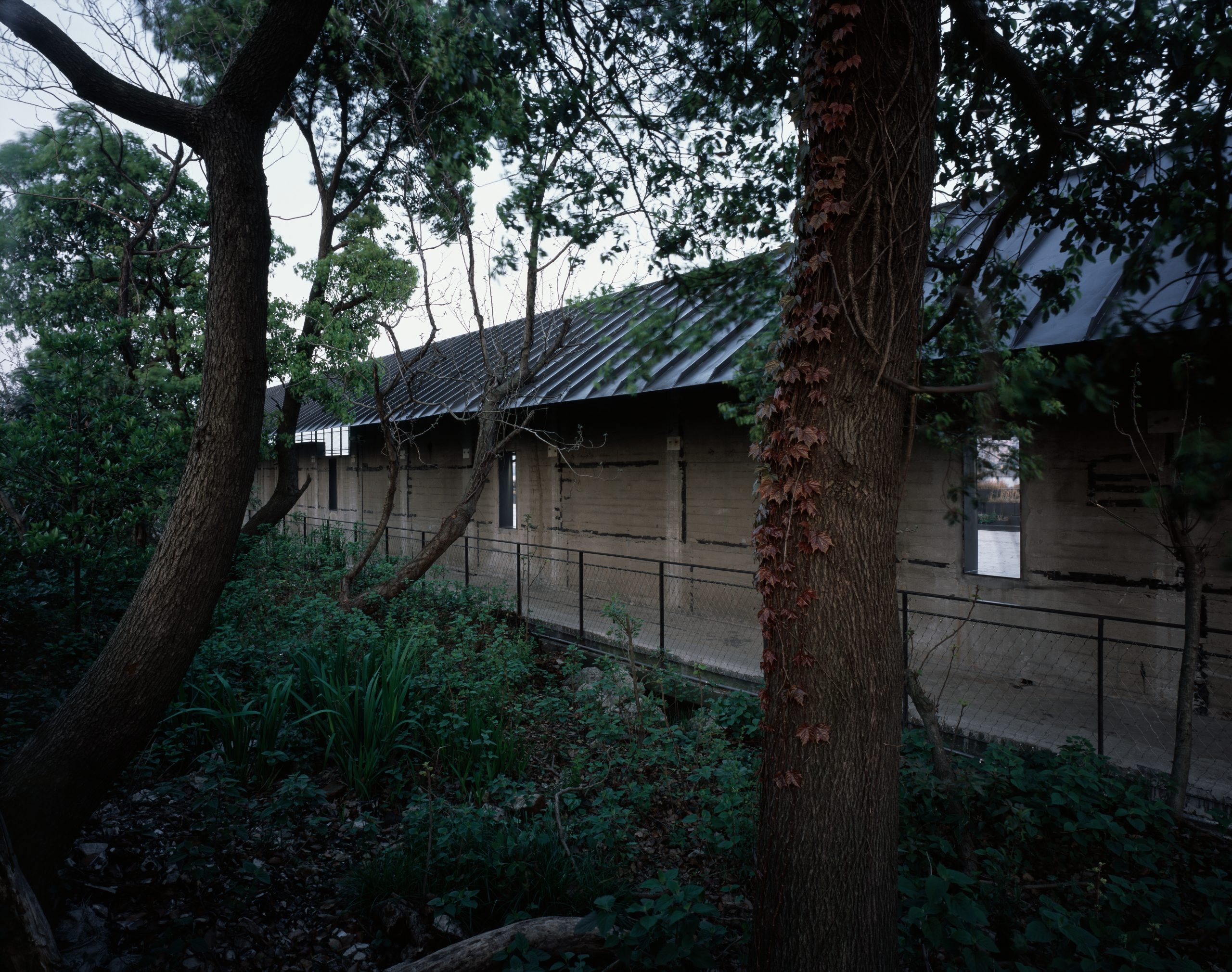 Riverside Passage by Atelier Deshaus, photographed by Chen Hao
