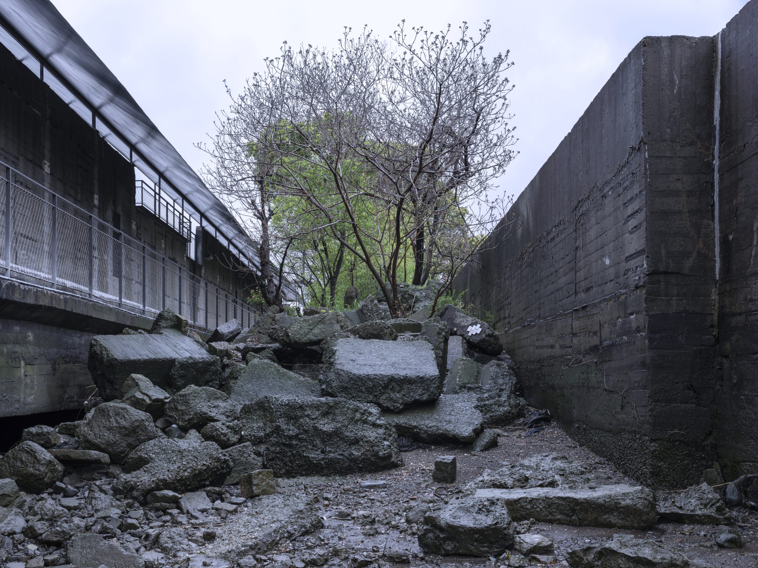 Riverside Passage by Atelier Deshaus, photographed by Tian Fangfang