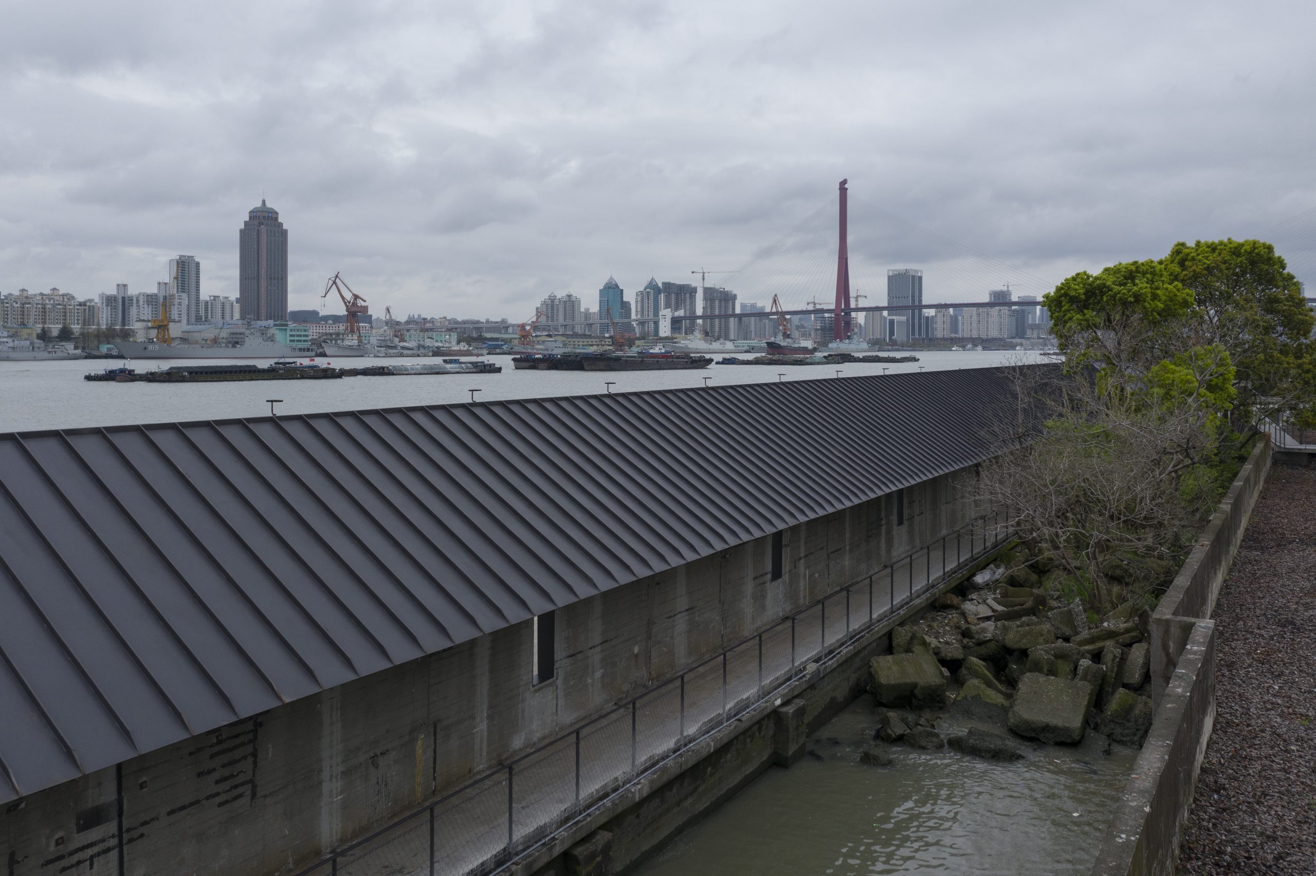 Riverside Passage by Atelier Deshaus, photographed by Tian Fangfang