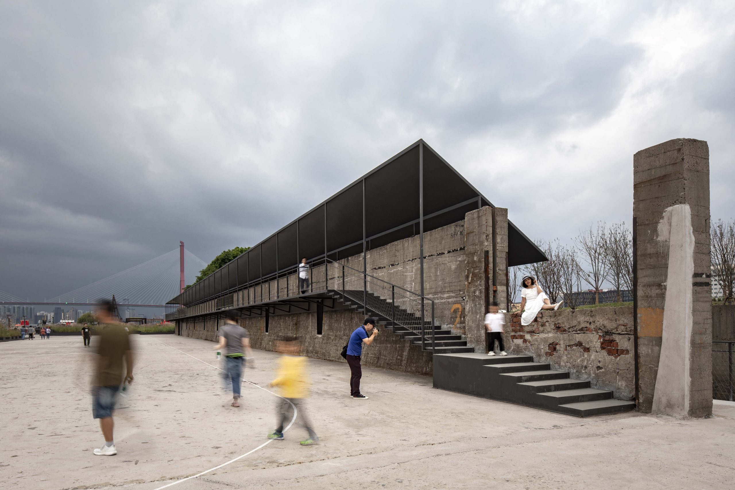 Riverside Passage by Atelier Deshaus, photographed by Tian Fangfang