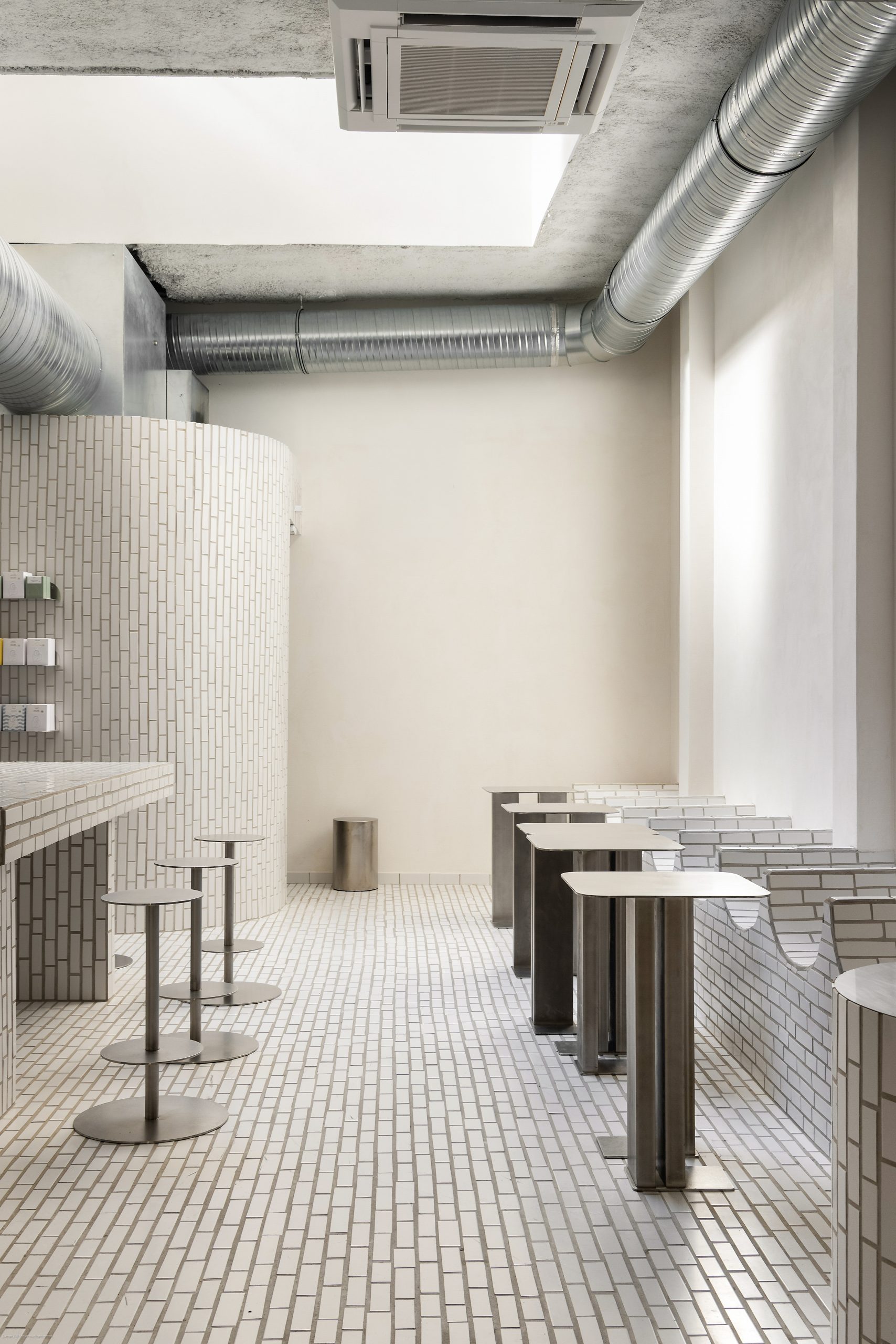 Holymelt Burger & Coffee interior in Marseille, designed by MUR.MUR Architectes
