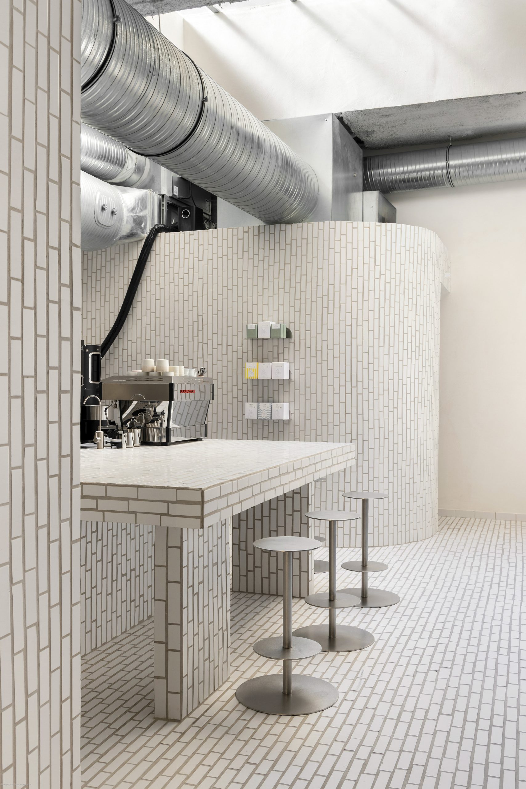 Holymelt Burger & Coffee interior in Marseille, designed by MUR.MUR Architectes